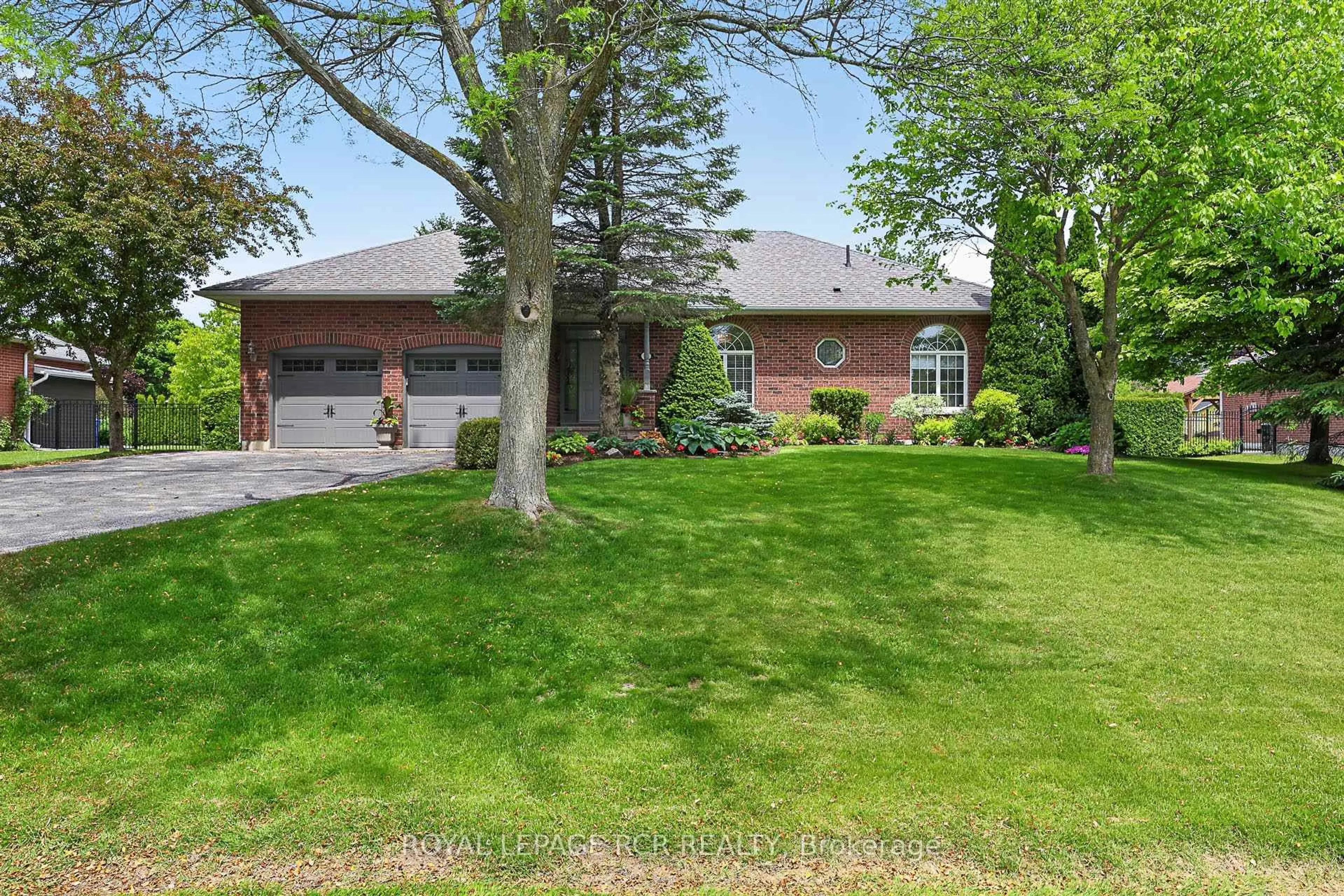 A pic from outside/outdoor area/front of a property/back of a property/a pic from drone, street for 14 Tranmer Rd, Whitchurch-Stouffville Ontario L4A 3J1
