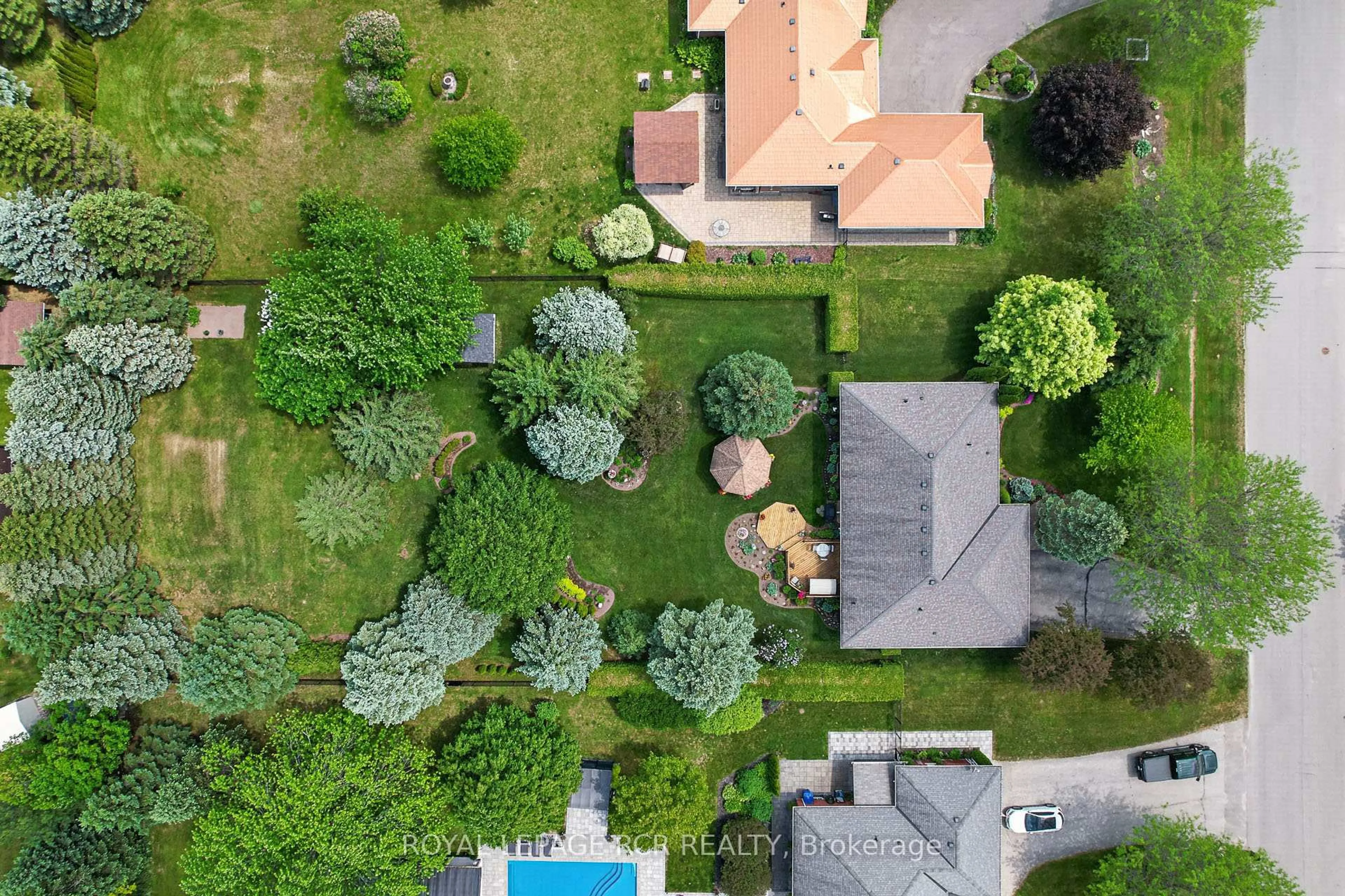A pic from outside/outdoor area/front of a property/back of a property/a pic from drone, street for 14 Tranmer Rd, Whitchurch-Stouffville Ontario L4A 3J1