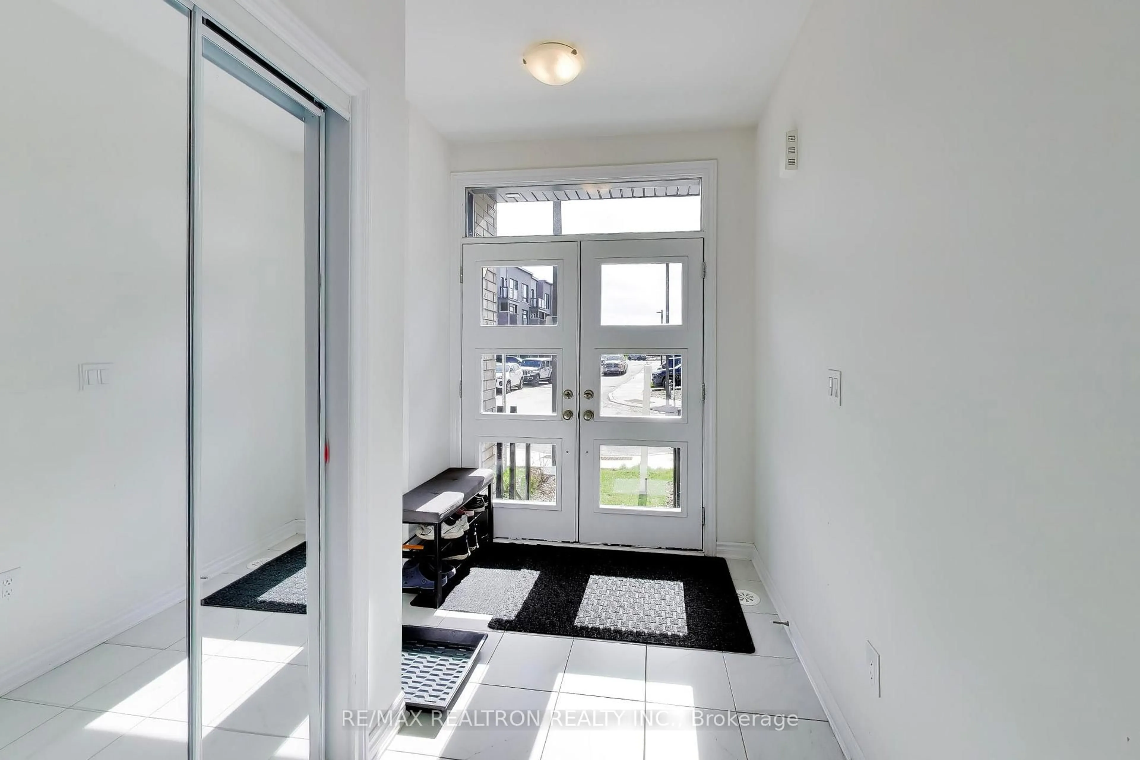 Indoor entryway for 11 Inverary Cres, Vaughan Ontario L4H 5G8