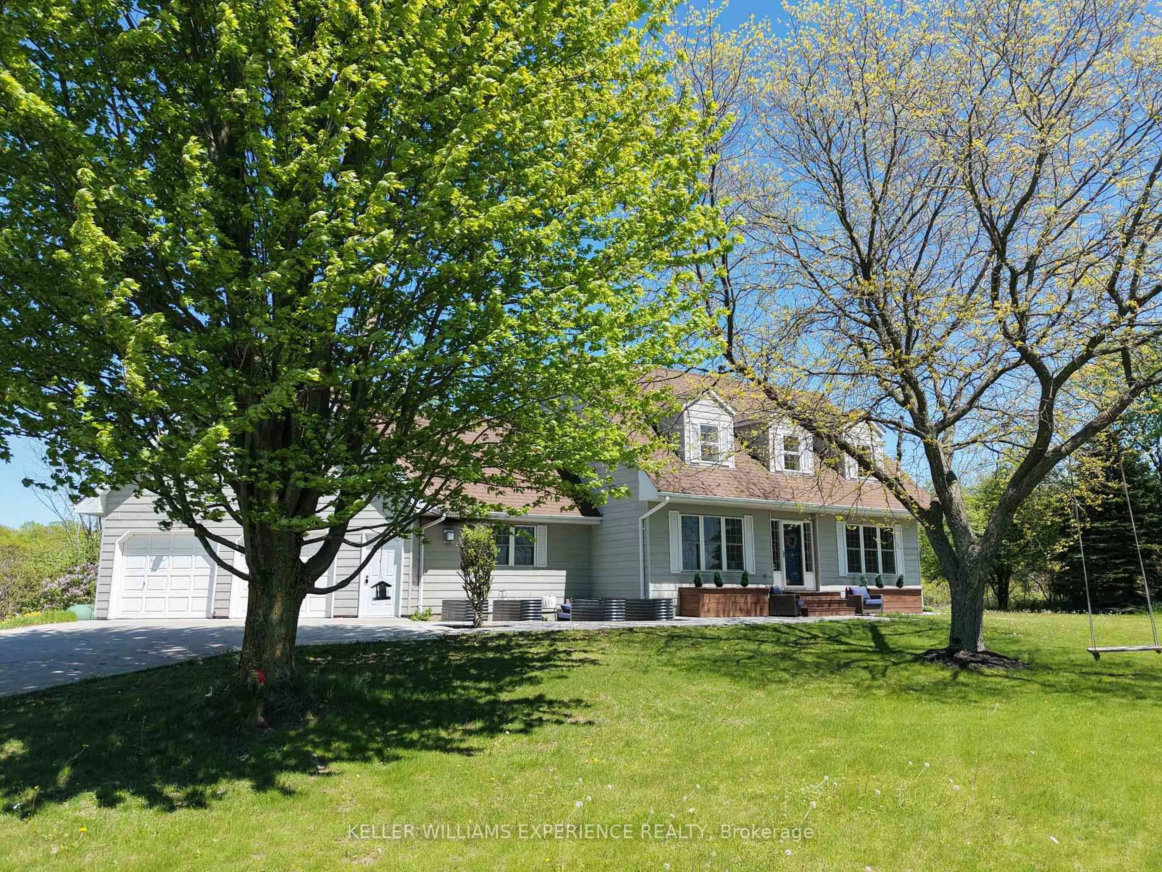 A pic from outside/outdoor area/front of a property/back of a property/a pic from drone, street for 2 Algonquin Heights Crt, Essa Ontario L0L 2N0