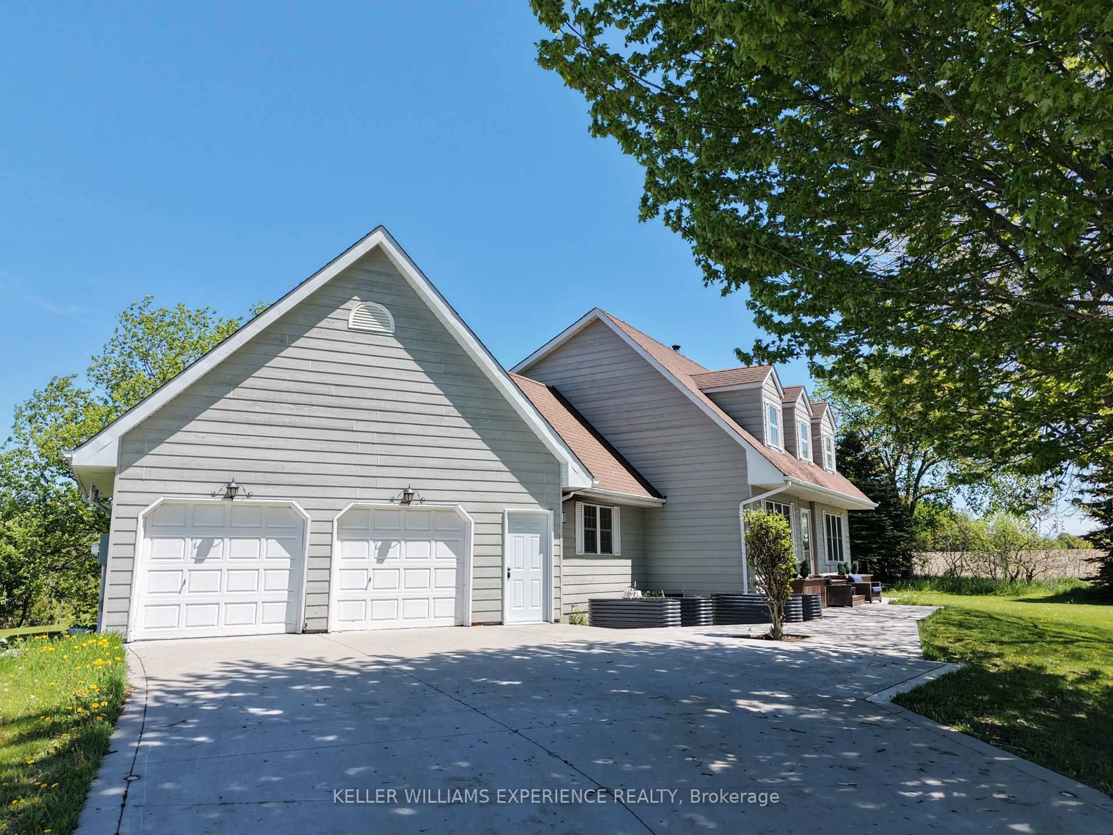 A pic from outside/outdoor area/front of a property/back of a property/a pic from drone, street for 2 Algonquin Heights Crt, Essa Ontario L0L 2N0