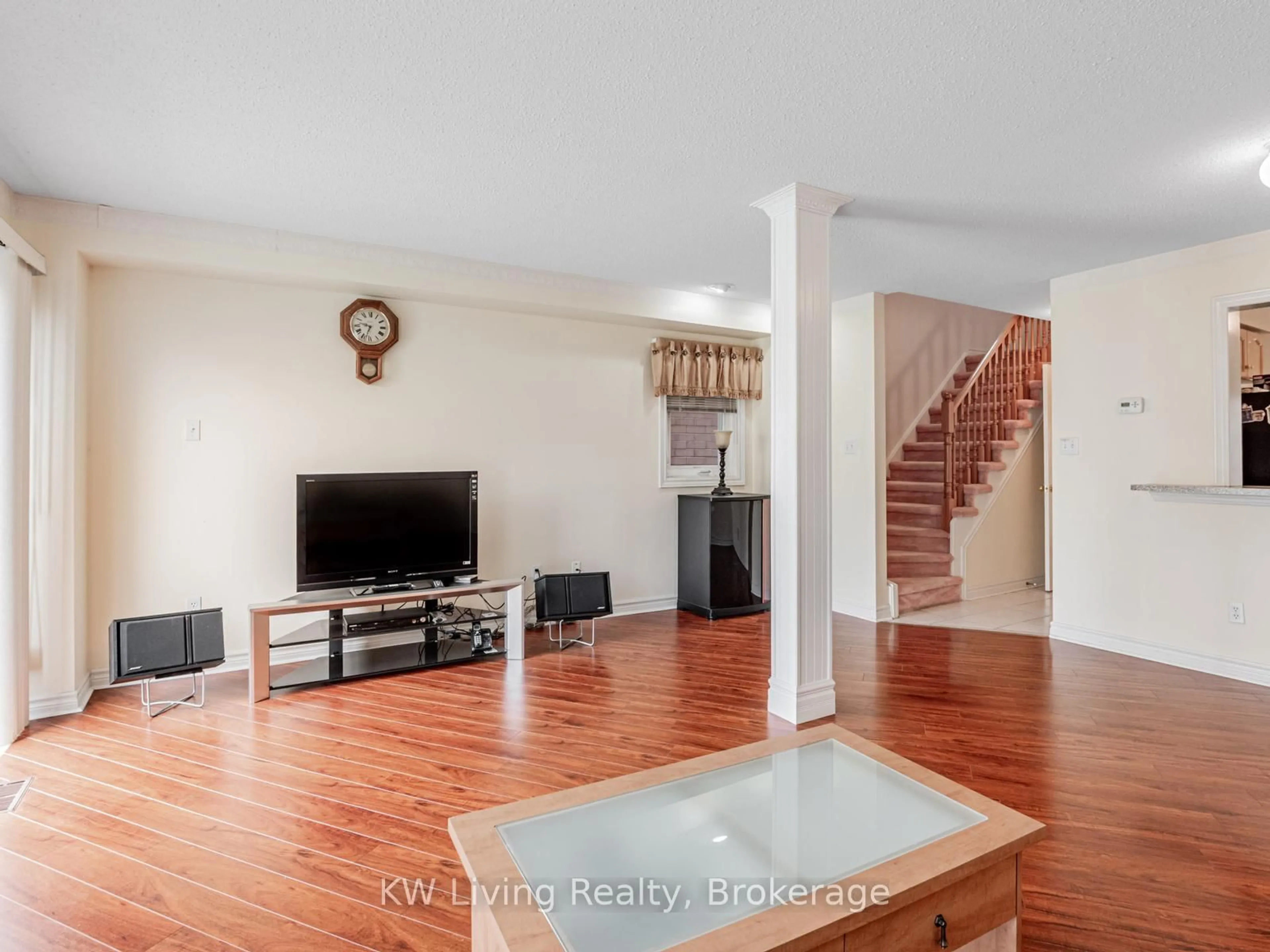 Living room with furniture, wood/laminate floor for 253 Milliken Meadows Dr, Markham Ontario L3R 0W2