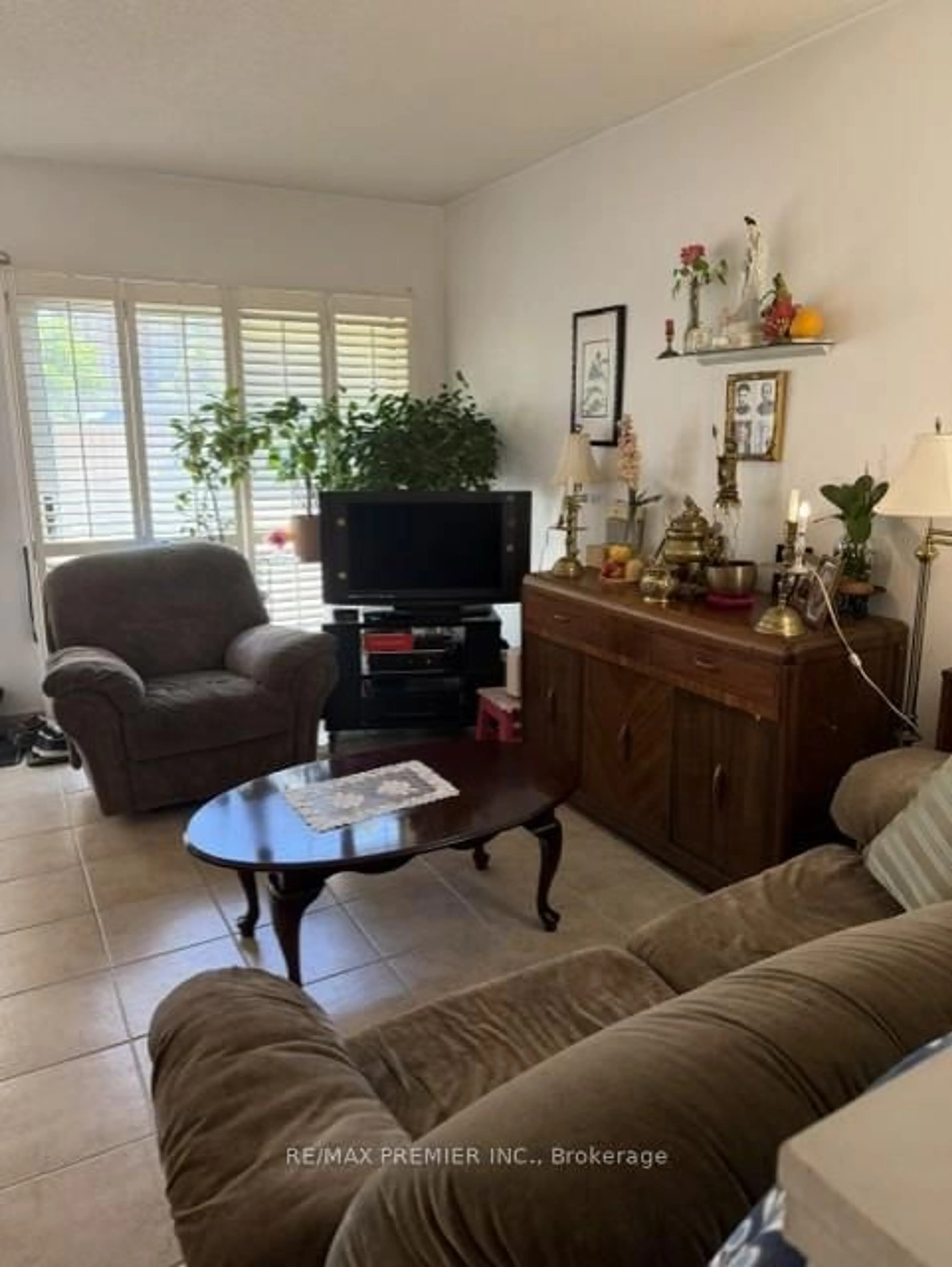 Living room with furniture, unknown for 735 New Westminster Dr #74, Vaughan Ontario L4J 7Y9
