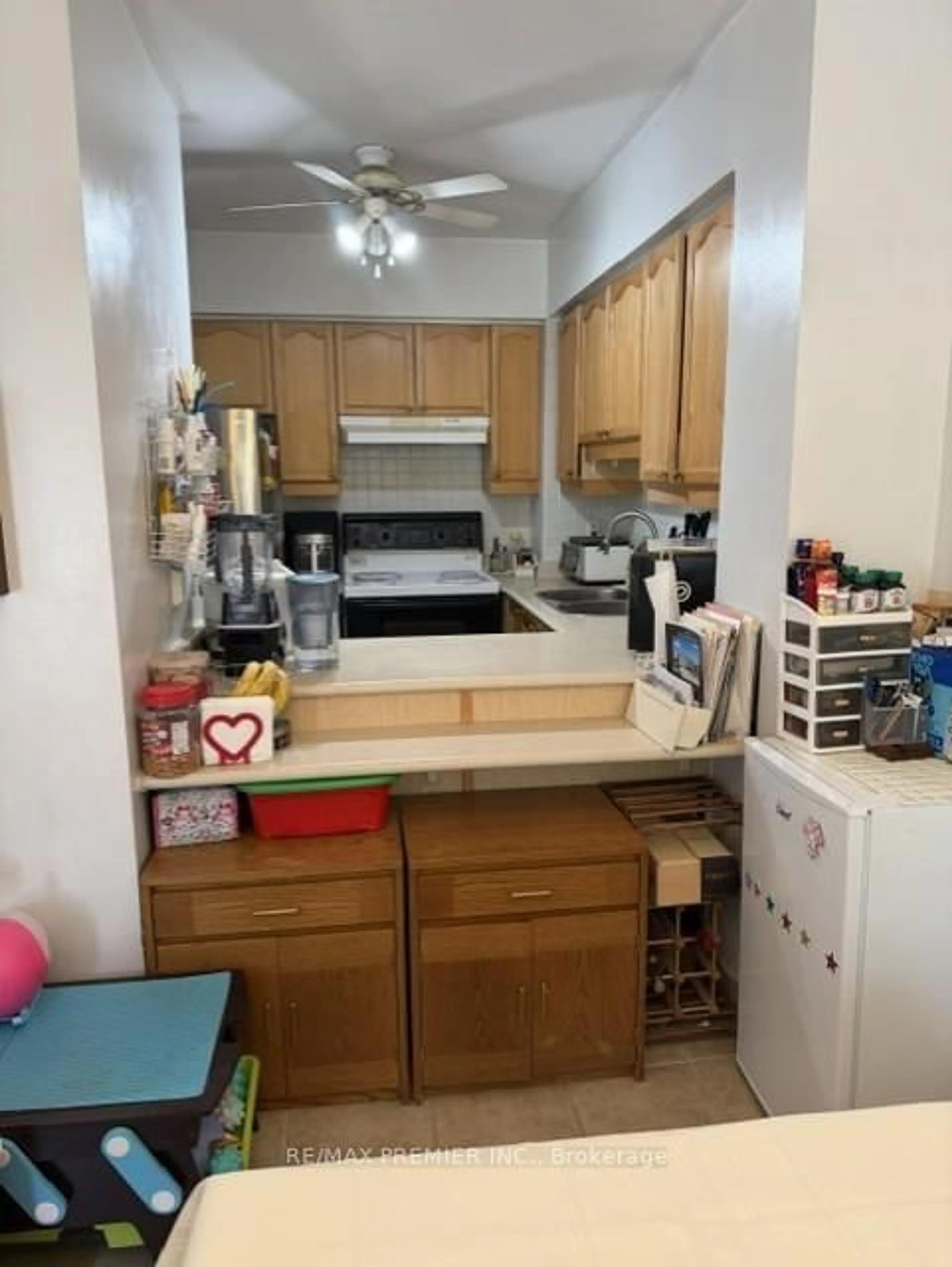 Standard kitchen, unknown for 735 New Westminster Dr #74, Vaughan Ontario L4J 7Y9