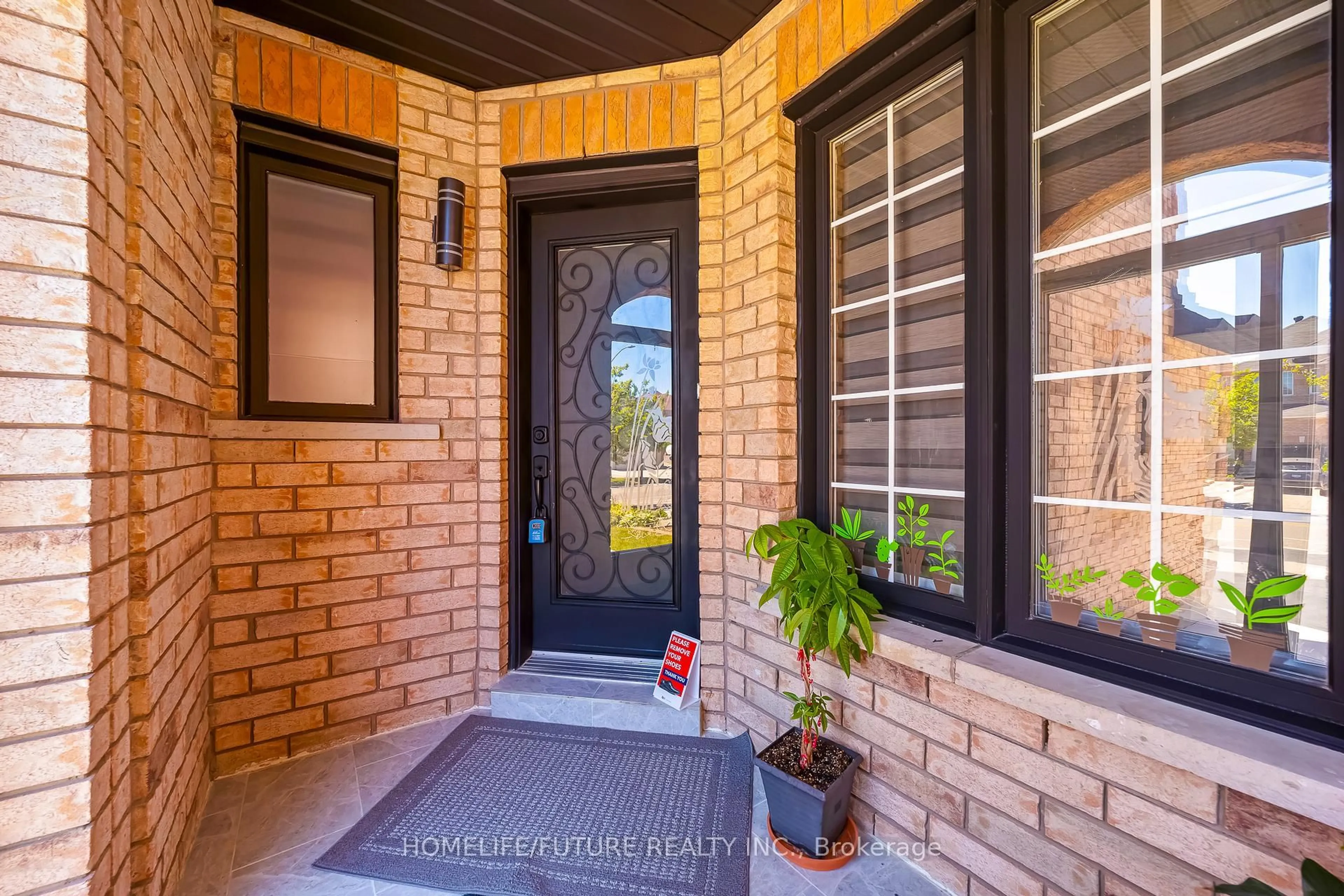 Home with brick exterior material, street for 556 Highglen Ave, Markham Ontario L3S 4N3
