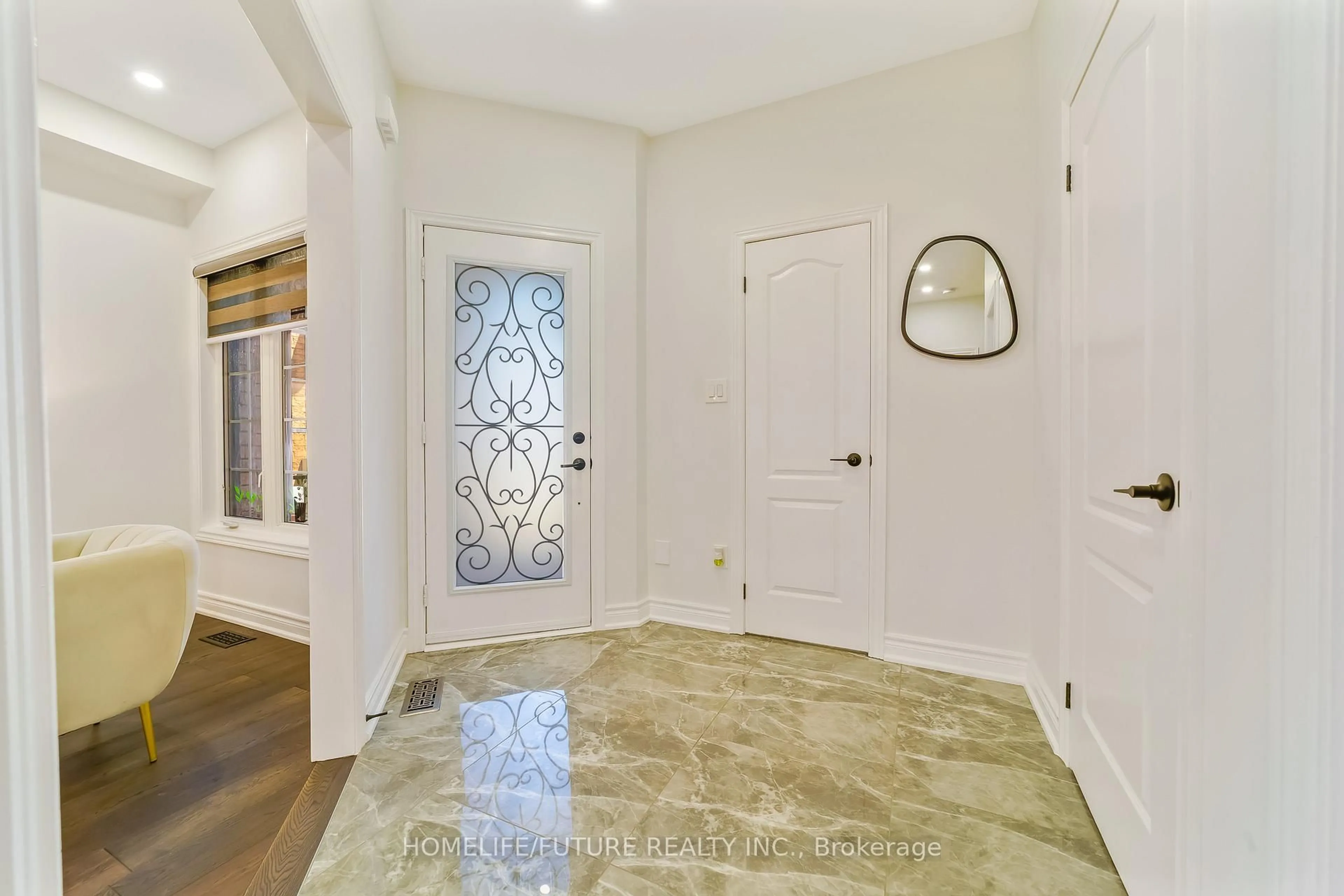Indoor entryway for 556 Highglen Ave, Markham Ontario L3S 4N3