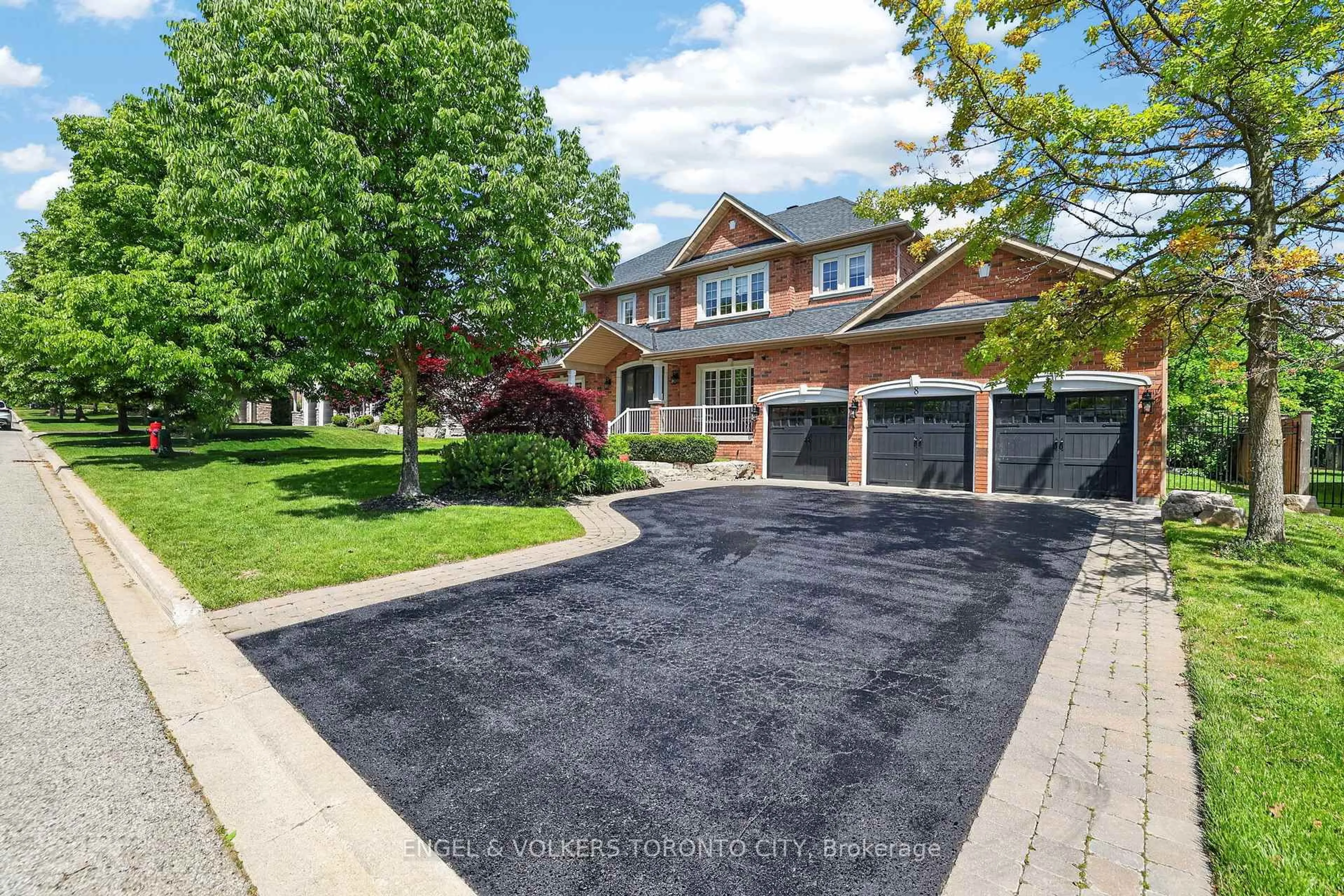Unknown for 8 Duncton Wood Cres, Aurora Ontario L4G 7T4
