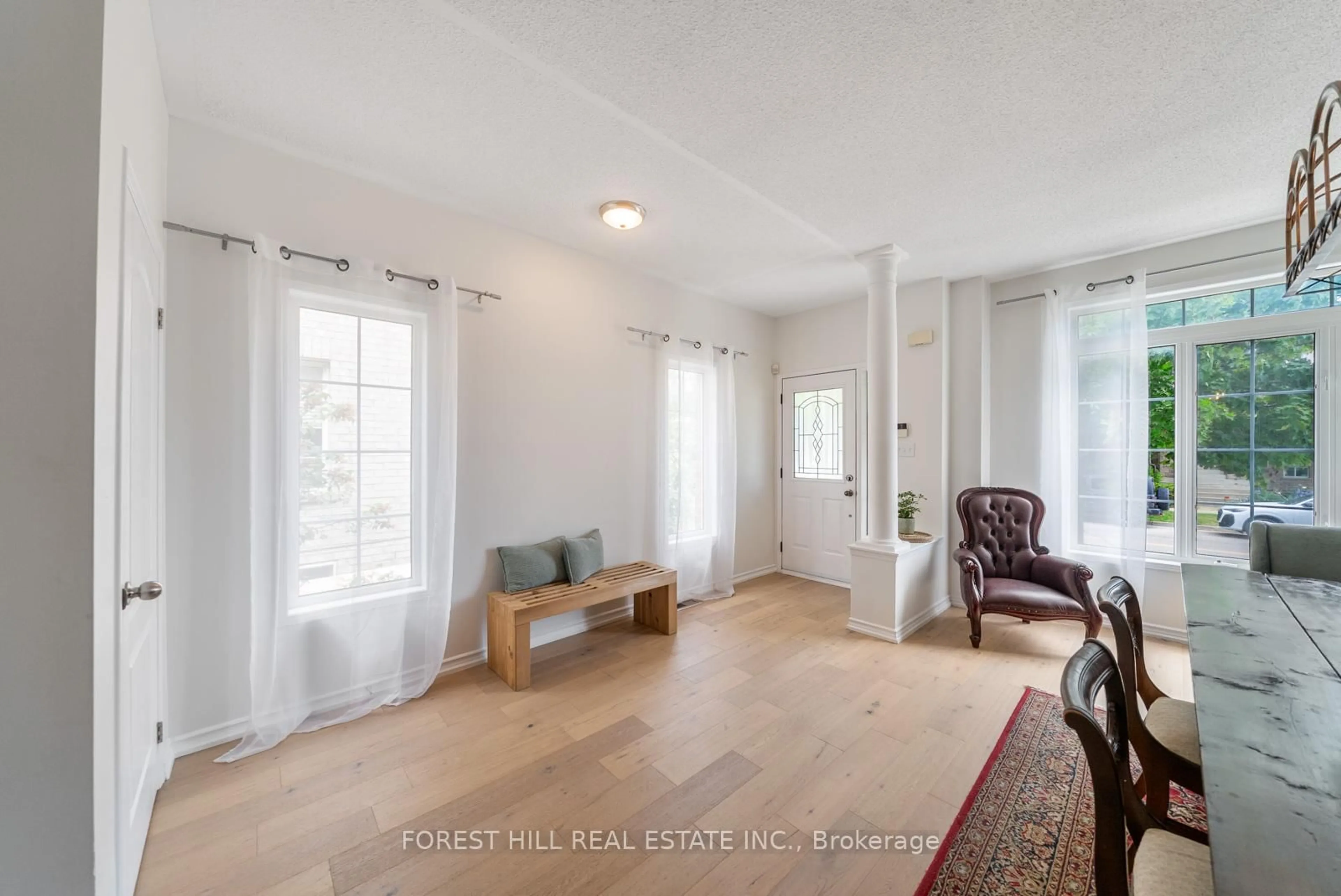 Indoor entryway for 104 Forest Run Blvd, Vaughan Ontario L4K 5H2