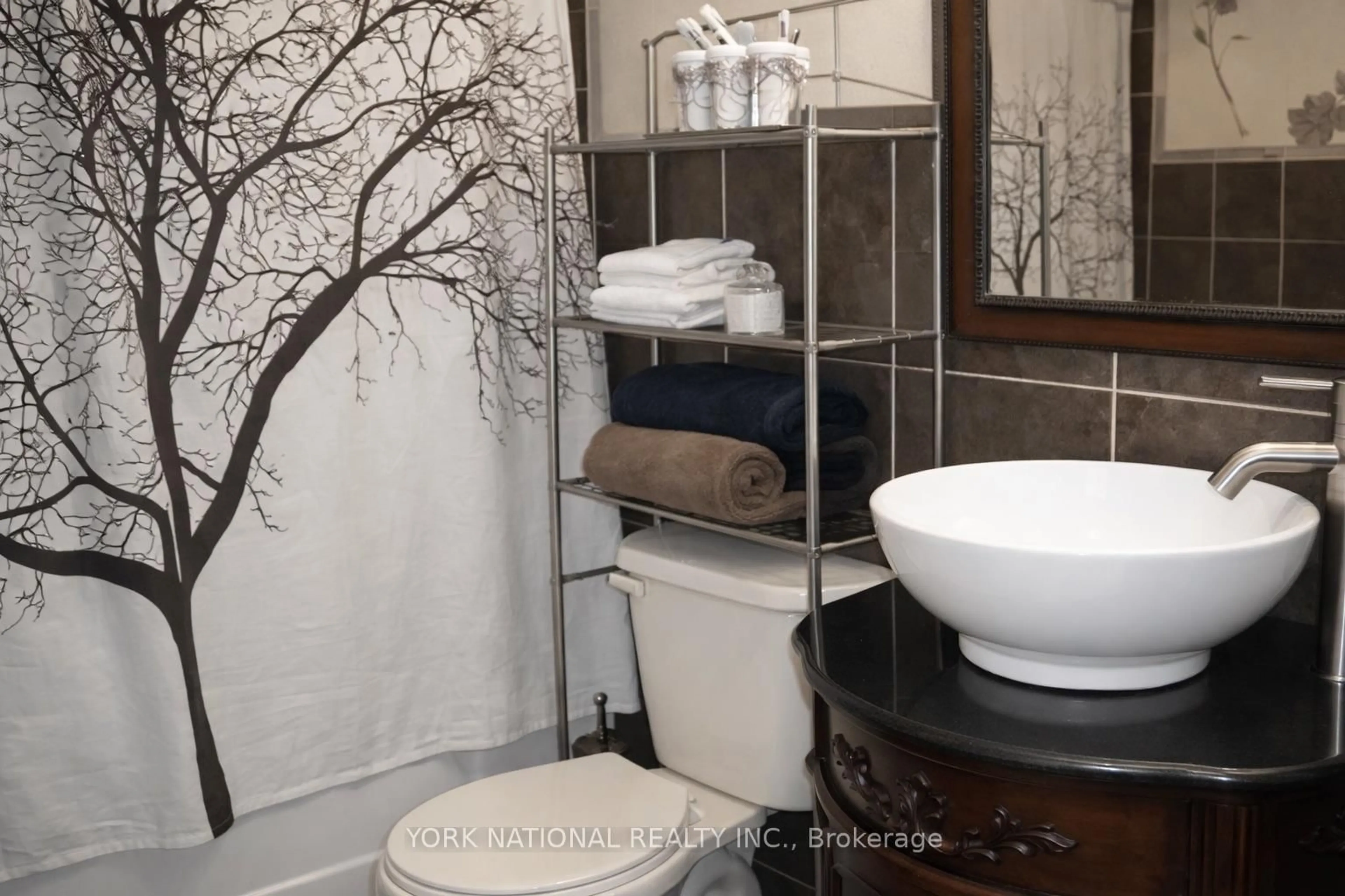 Contemporary bathroom, ceramic/tile floor for 120 Pugsley Ave, Richmond Hill Ontario L4C 1Z9