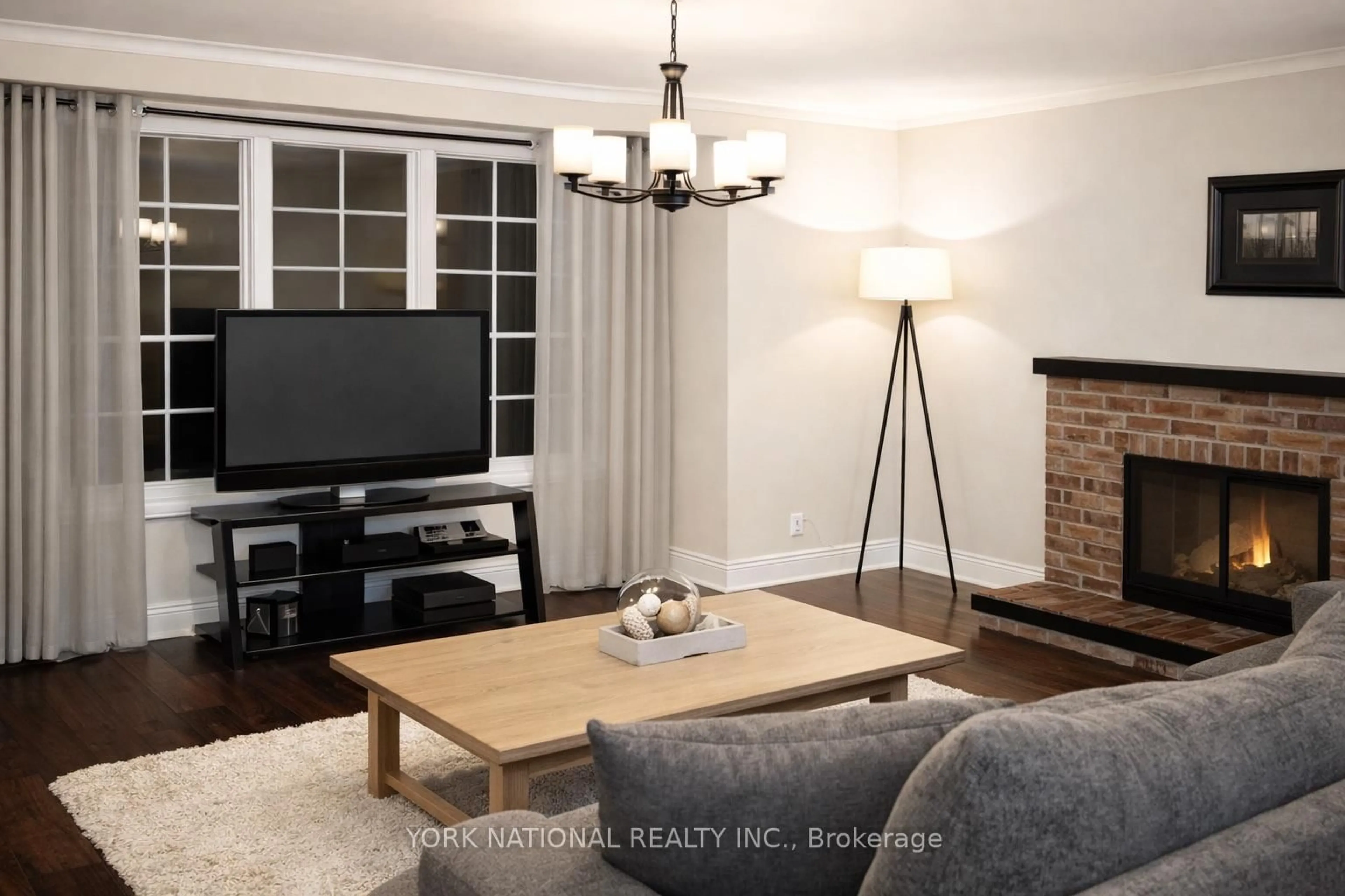 Living room with furniture, wood/laminate floor for 120 Pugsley Ave, Richmond Hill Ontario L4C 1Z9