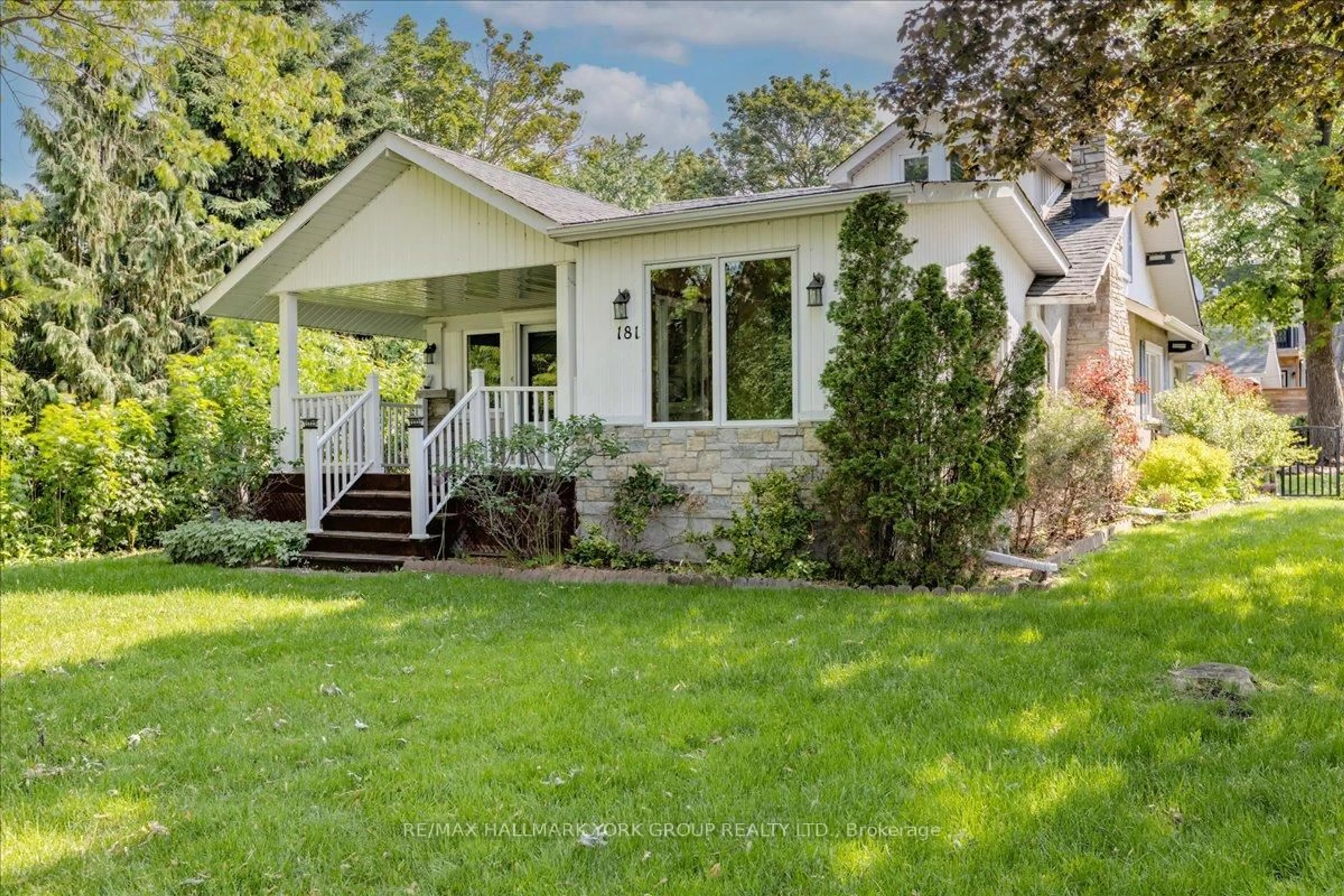 Home with vinyl exterior material, street for 181 Lake Dr, Georgina Ontario L4P 3C8