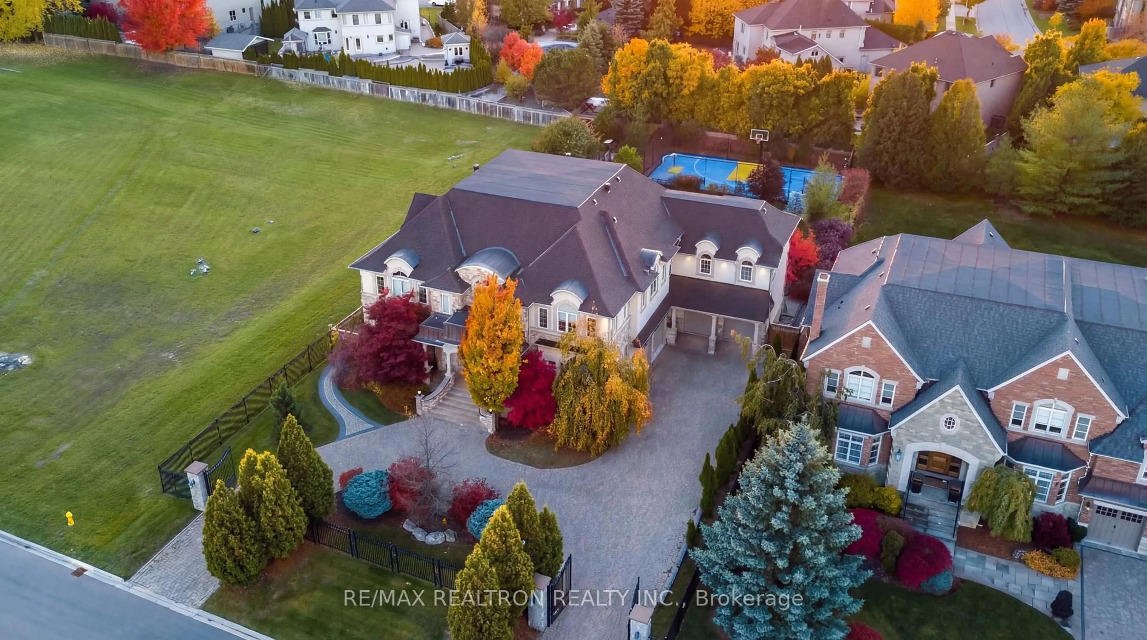 A pic from outside/outdoor area/front of a property/back of a property/a pic from drone, street for 80 Callaway Crt, Vaughan Ontario L4J 8K9