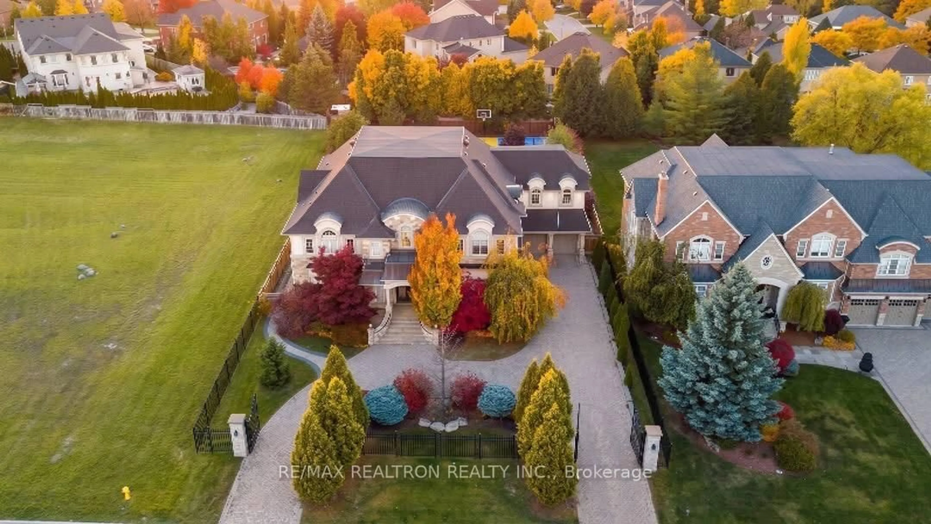 A pic from outside/outdoor area/front of a property/back of a property/a pic from drone, mountain view for 80 Callaway Crt, Vaughan Ontario L4J 8K9