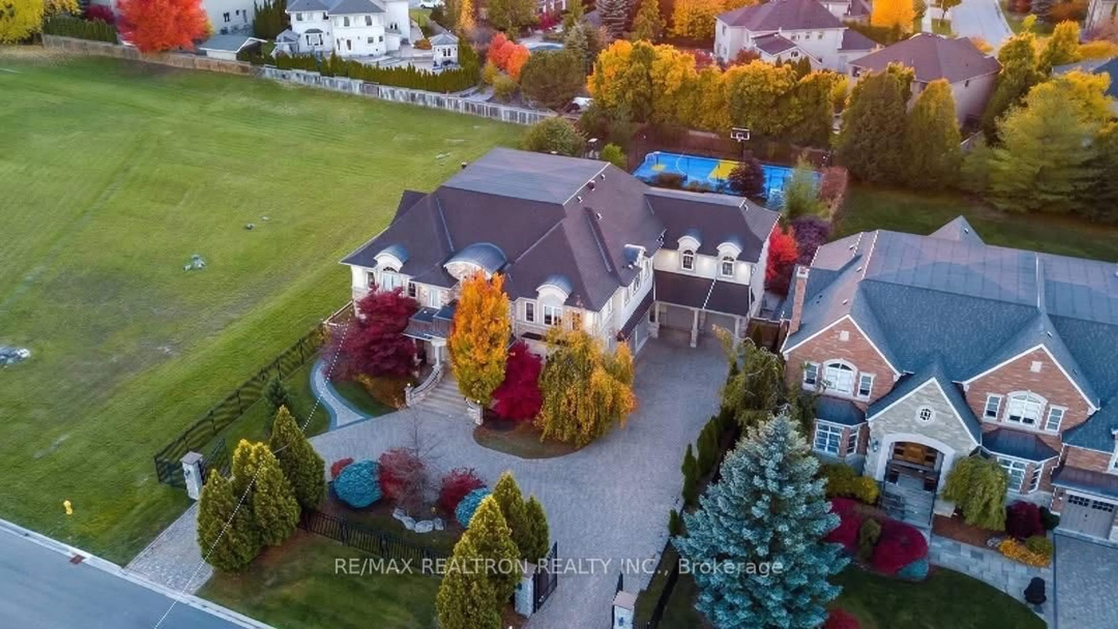 A pic from outside/outdoor area/front of a property/back of a property/a pic from drone, street for 80 Callaway Crt, Vaughan Ontario L4J 8K9