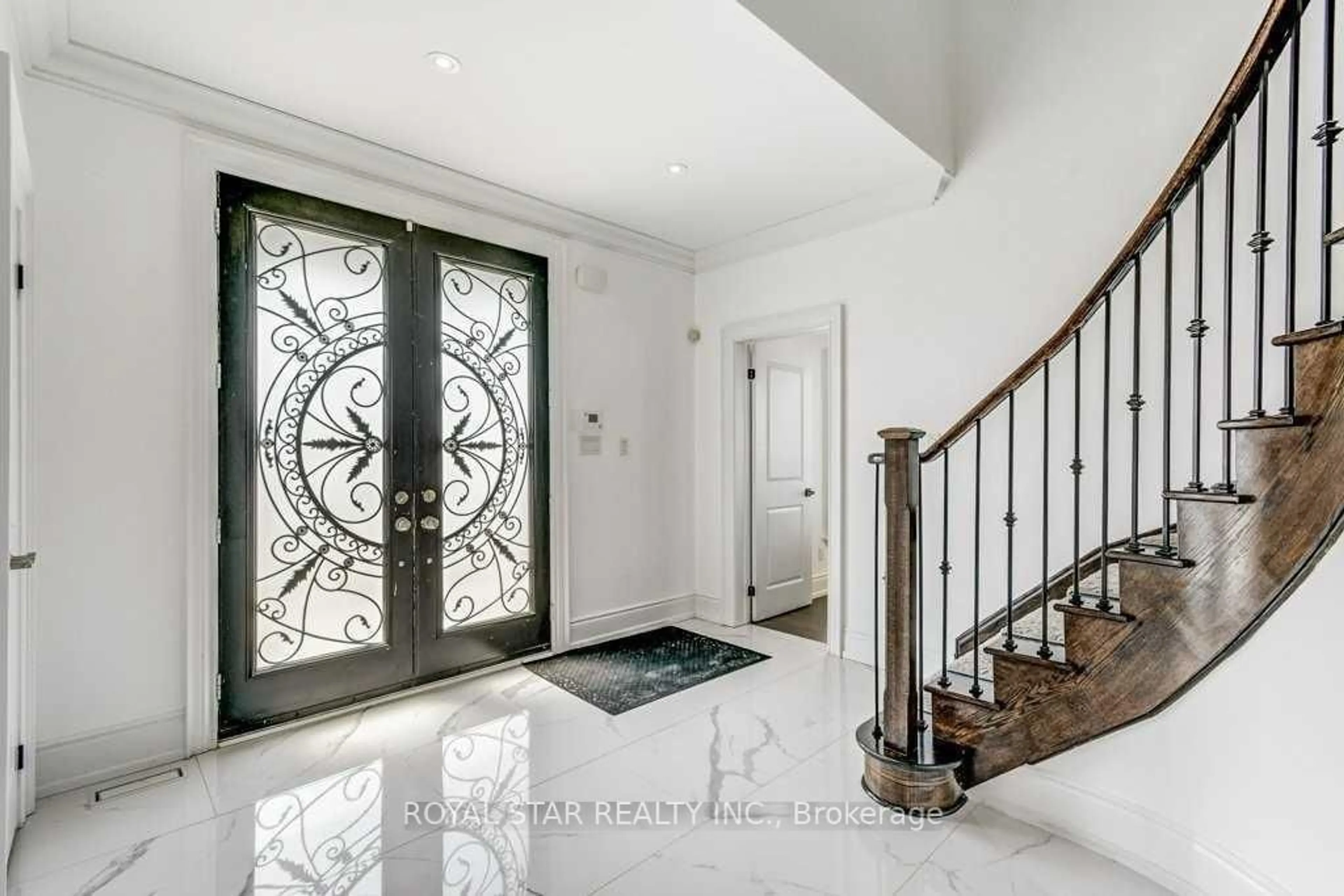 Indoor entryway for 1409 Lormel Gate Ave, Innisfil Ontario L0L 1W0