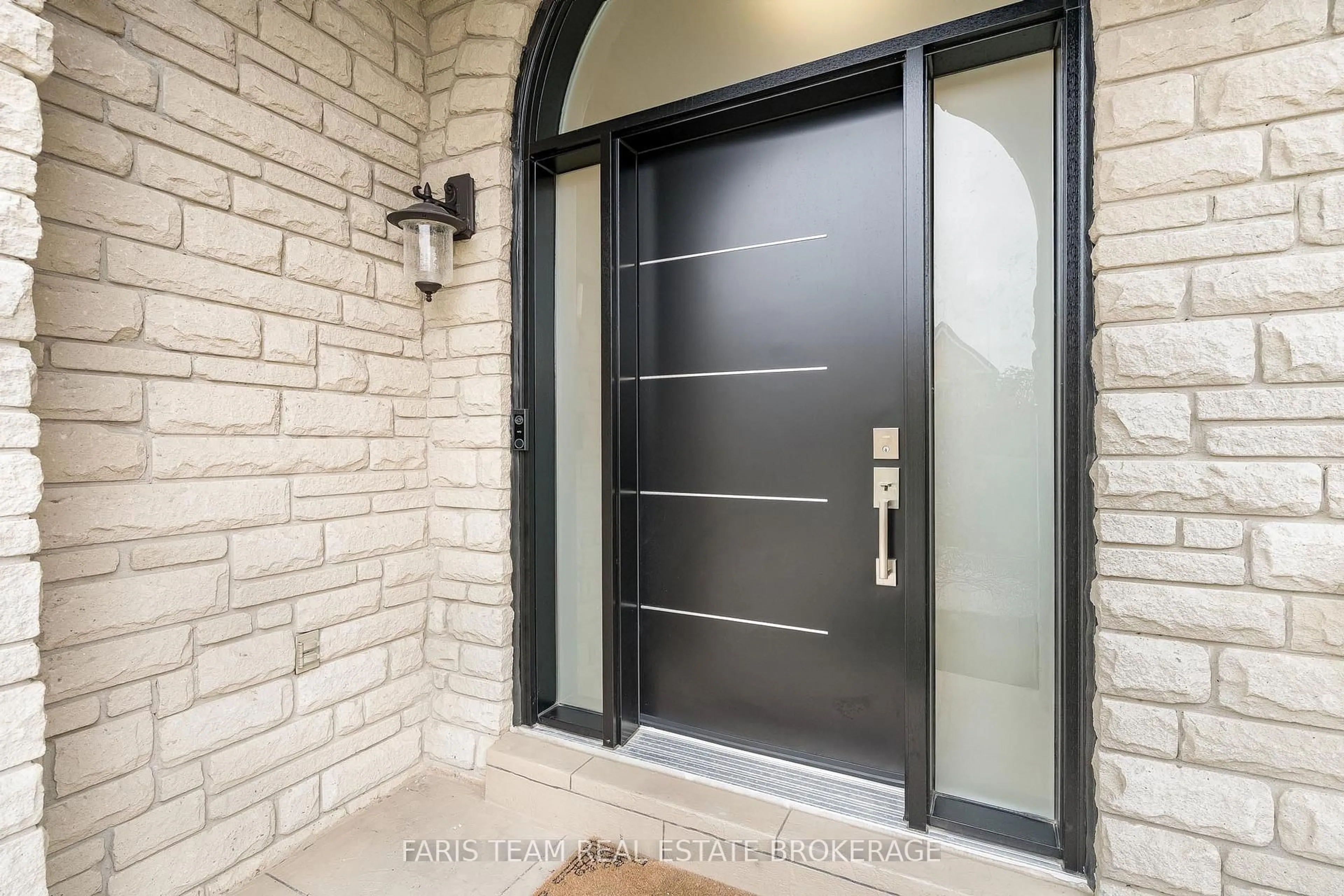 Indoor entryway for 8 Pietro Dr, Vaughan Ontario L6A 3K5