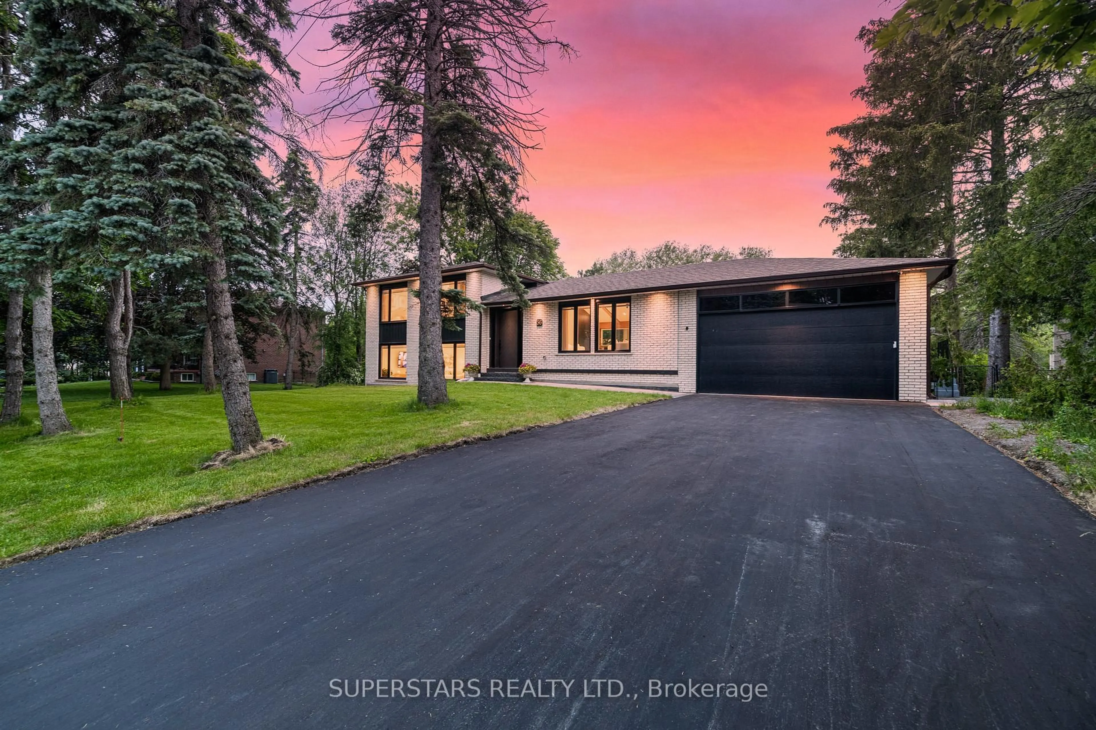 A pic from outside/outdoor area/front of a property/back of a property/a pic from drone, street for 56 Cynthia Cres, Richmond Hill Ontario L4E 2P9