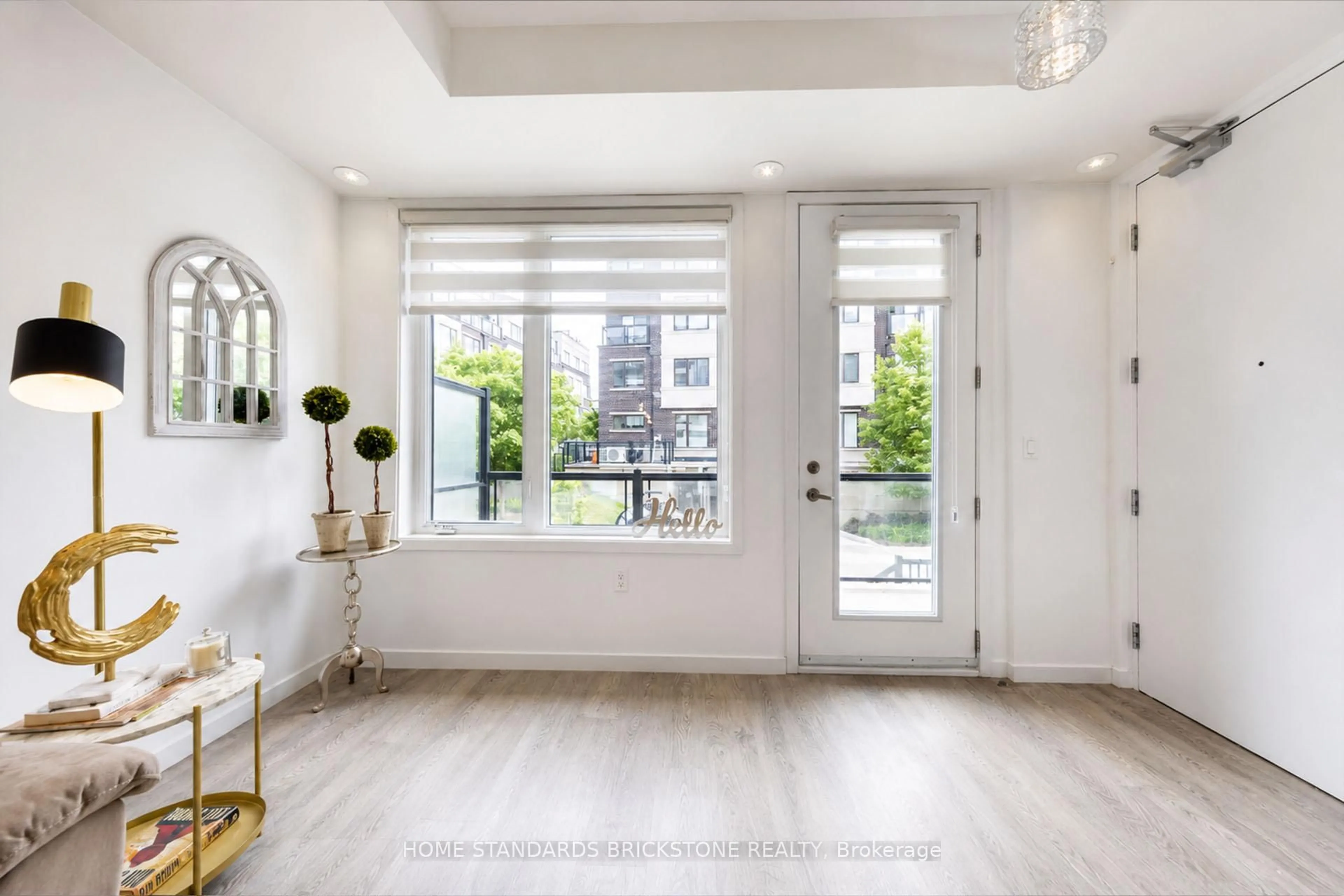 Indoor entryway for 200 Alex Gardner Circ #31, Aurora Ontario L4G 3G5