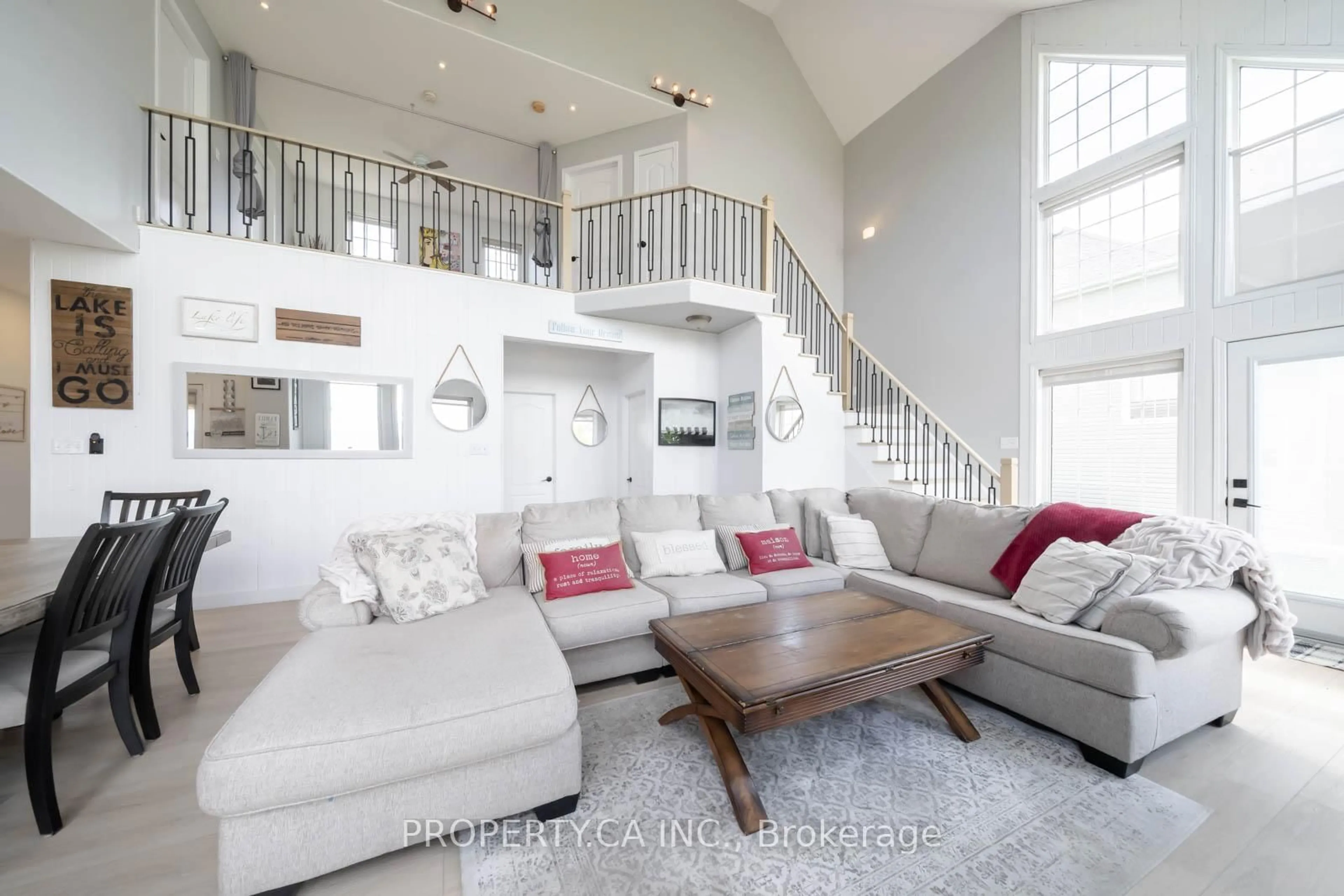 Living room with furniture, unknown for 1283 Chief Joseph Snake Rd, Georgina Islands Ontario L0E 1R0