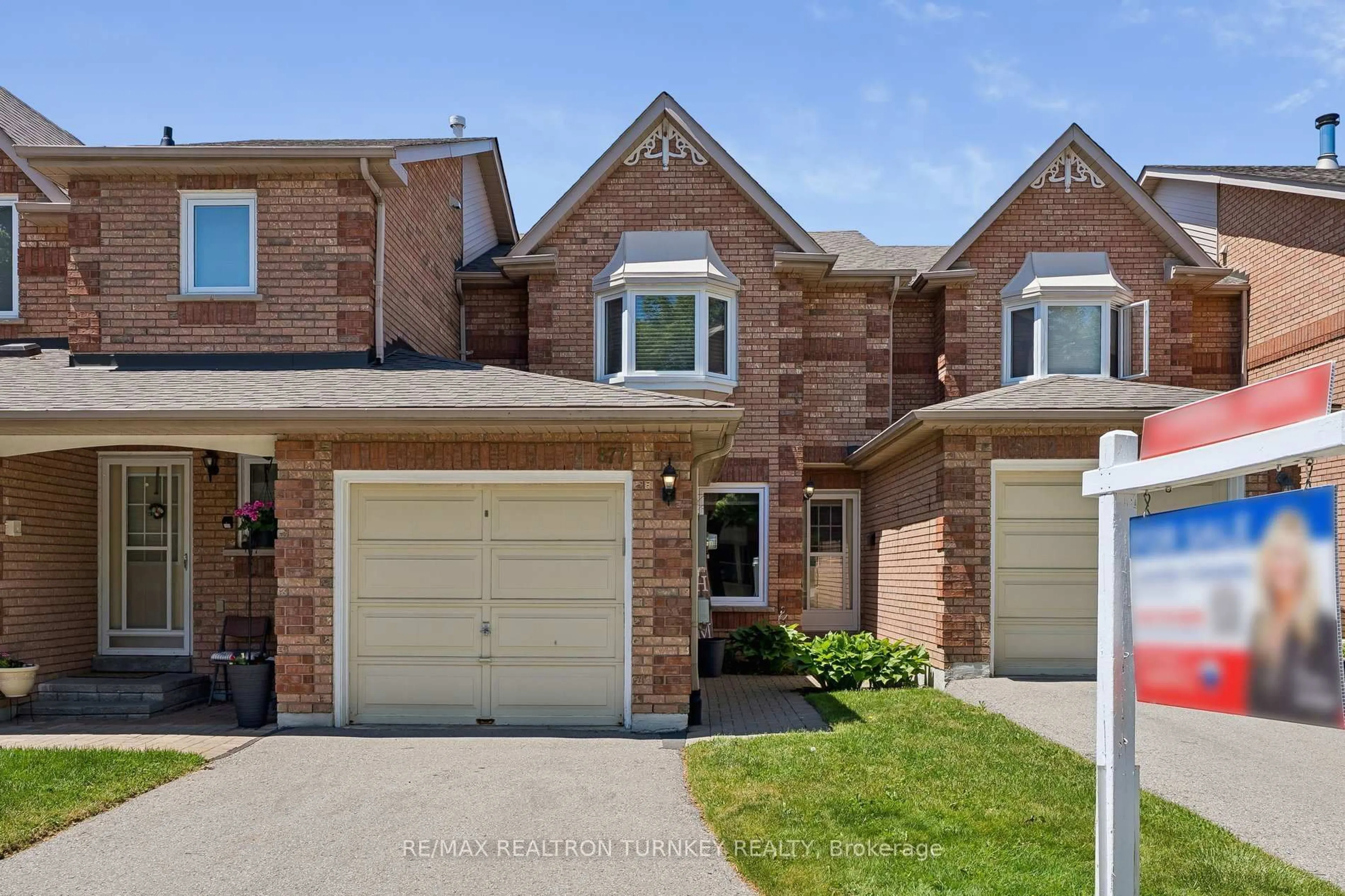 Home with brick exterior material, street for 877 Playter Cres, Newmarket Ontario L3X 1W8