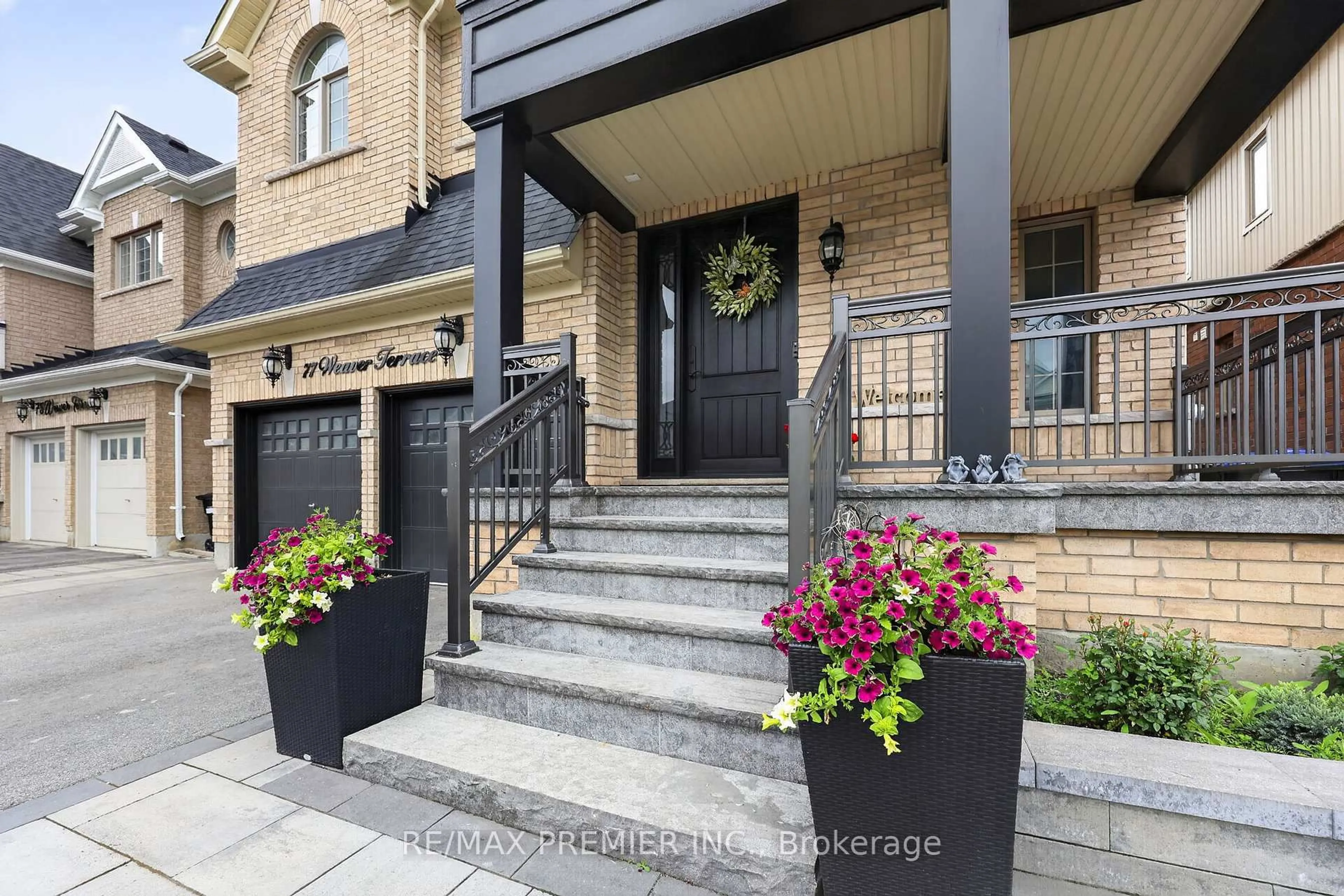 Indoor entryway for 77 Weaver Terr, New Tecumseth Ontario L0G 1W0