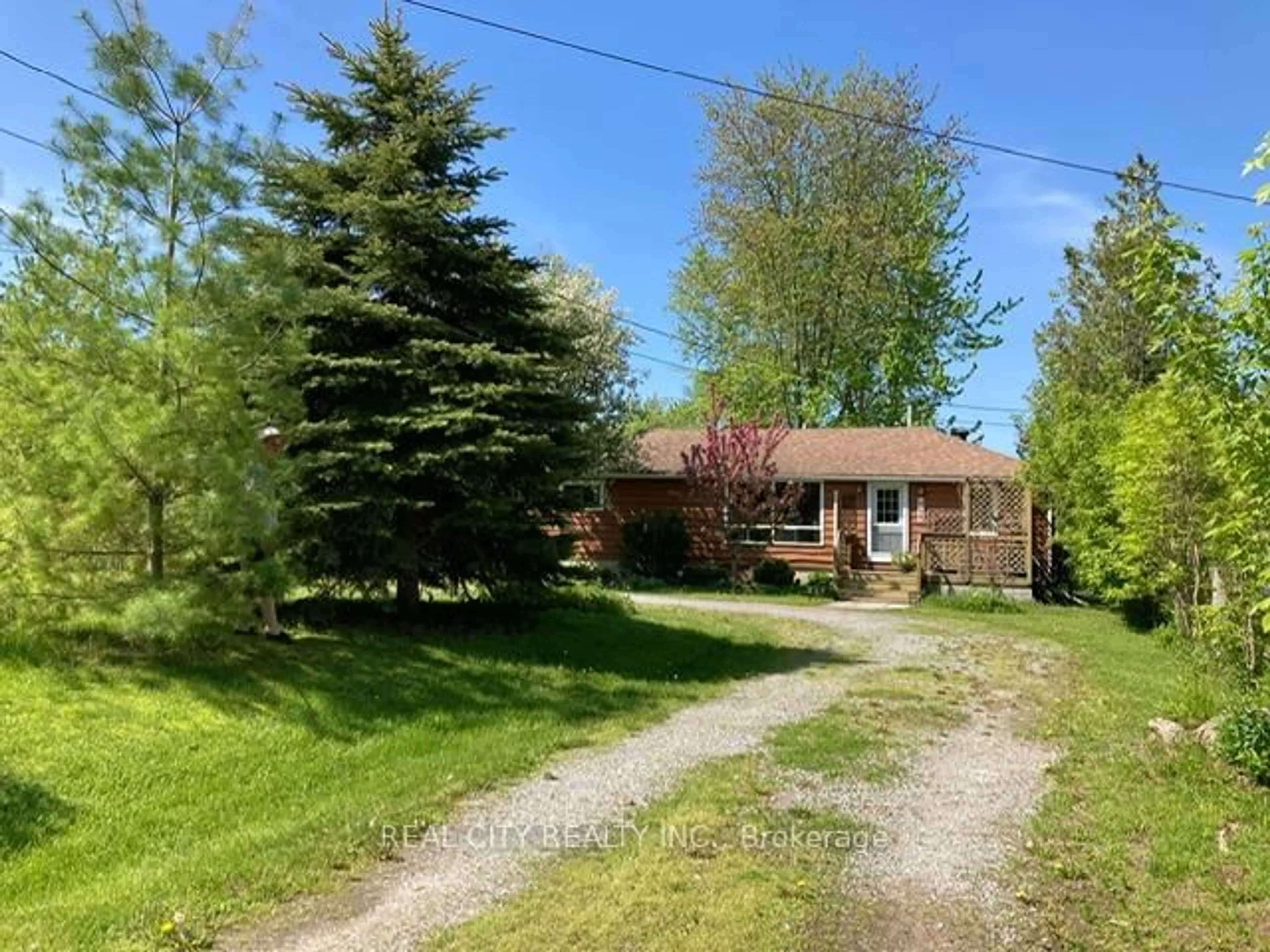A pic from outside/outdoor area/front of a property/back of a property/a pic from drone, street for 848 Crescent Beach Rd, Georgina Ontario L4P 3N9