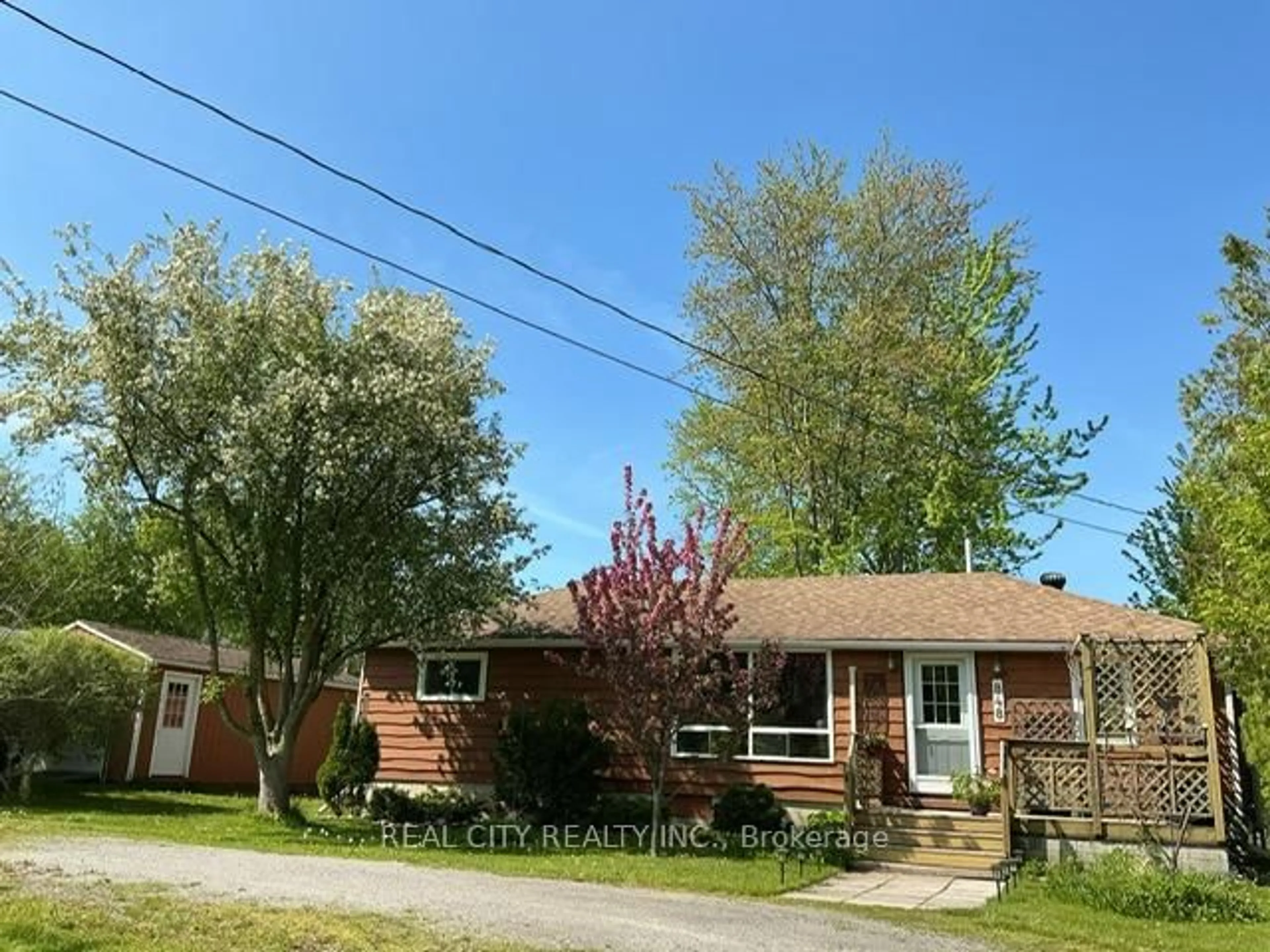 A pic from outside/outdoor area/front of a property/back of a property/a pic from drone, street for 848 Crescent Beach Rd, Georgina Ontario L4P 3N9