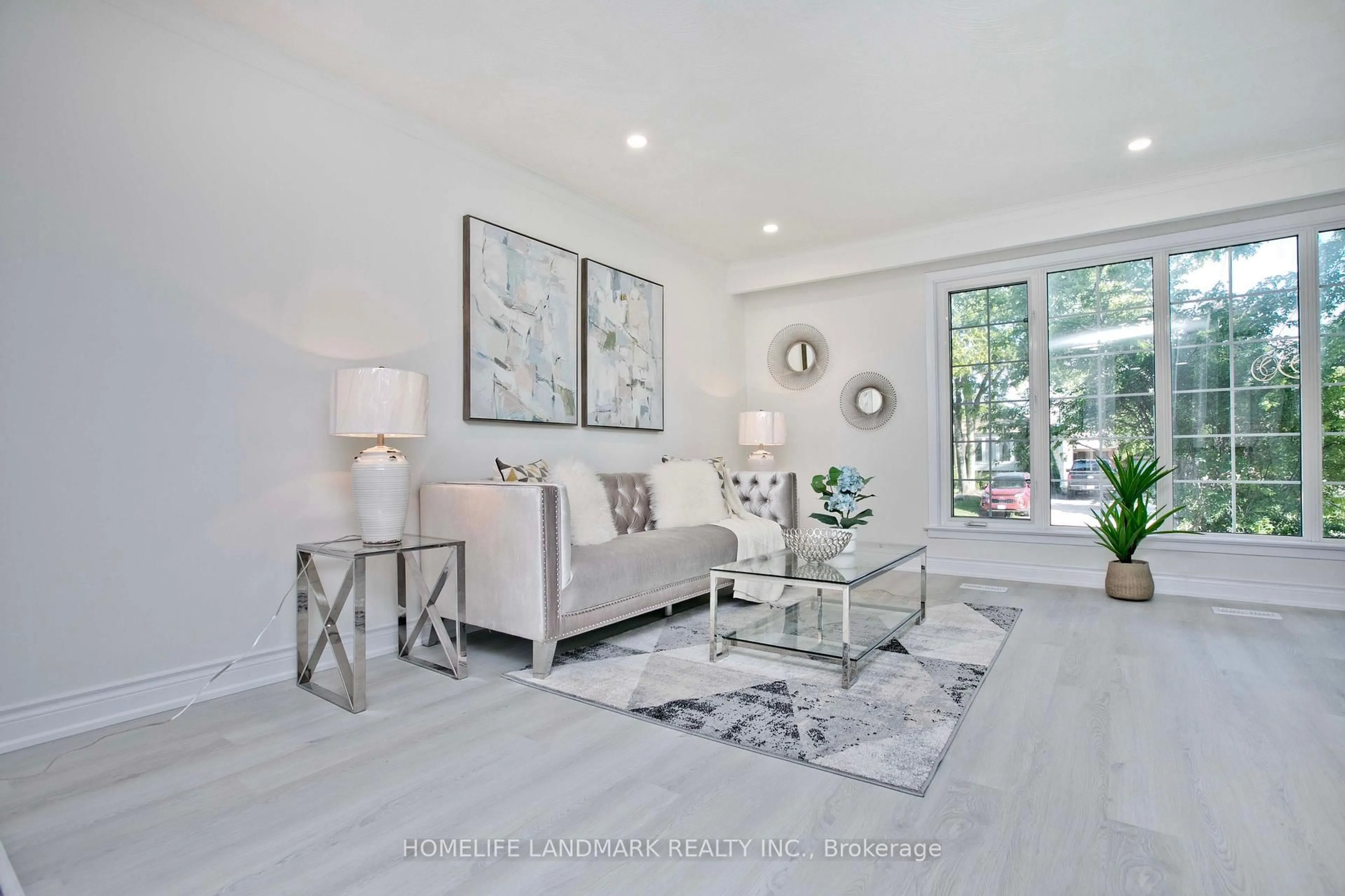 Living room with furniture, unknown for 517 Lynett Cres, Richmond Hill Ontario L4C 2V8