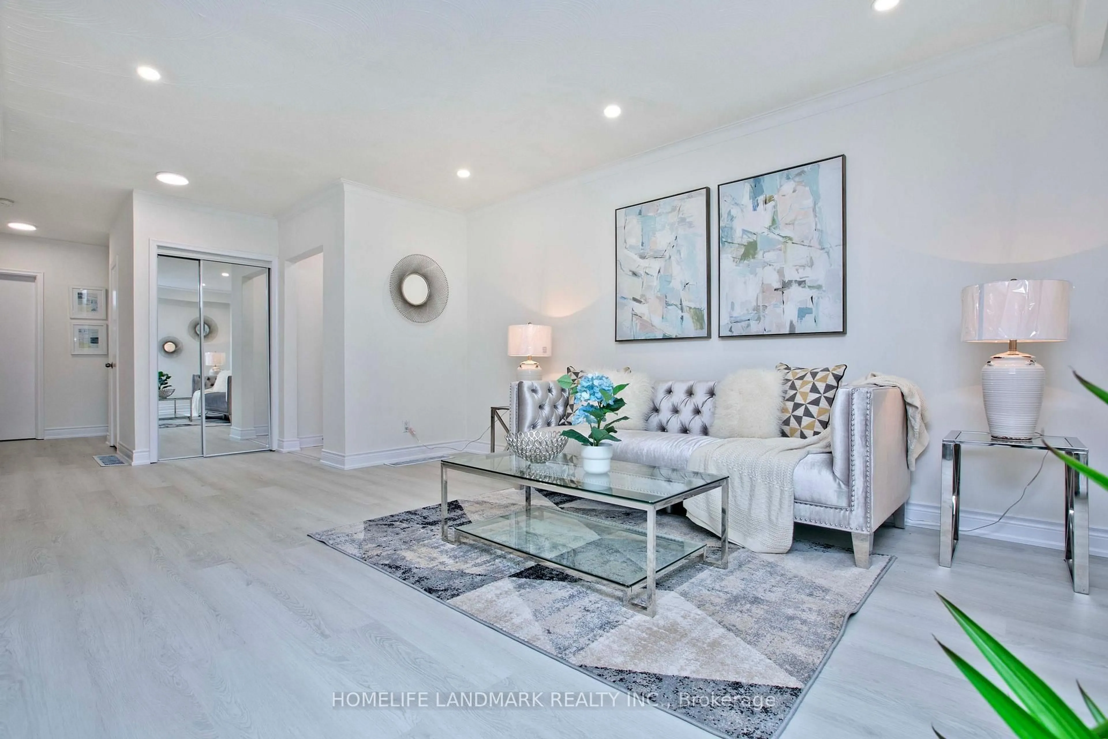Living room with furniture, unknown for 517 Lynett Cres, Richmond Hill Ontario L4C 2V8
