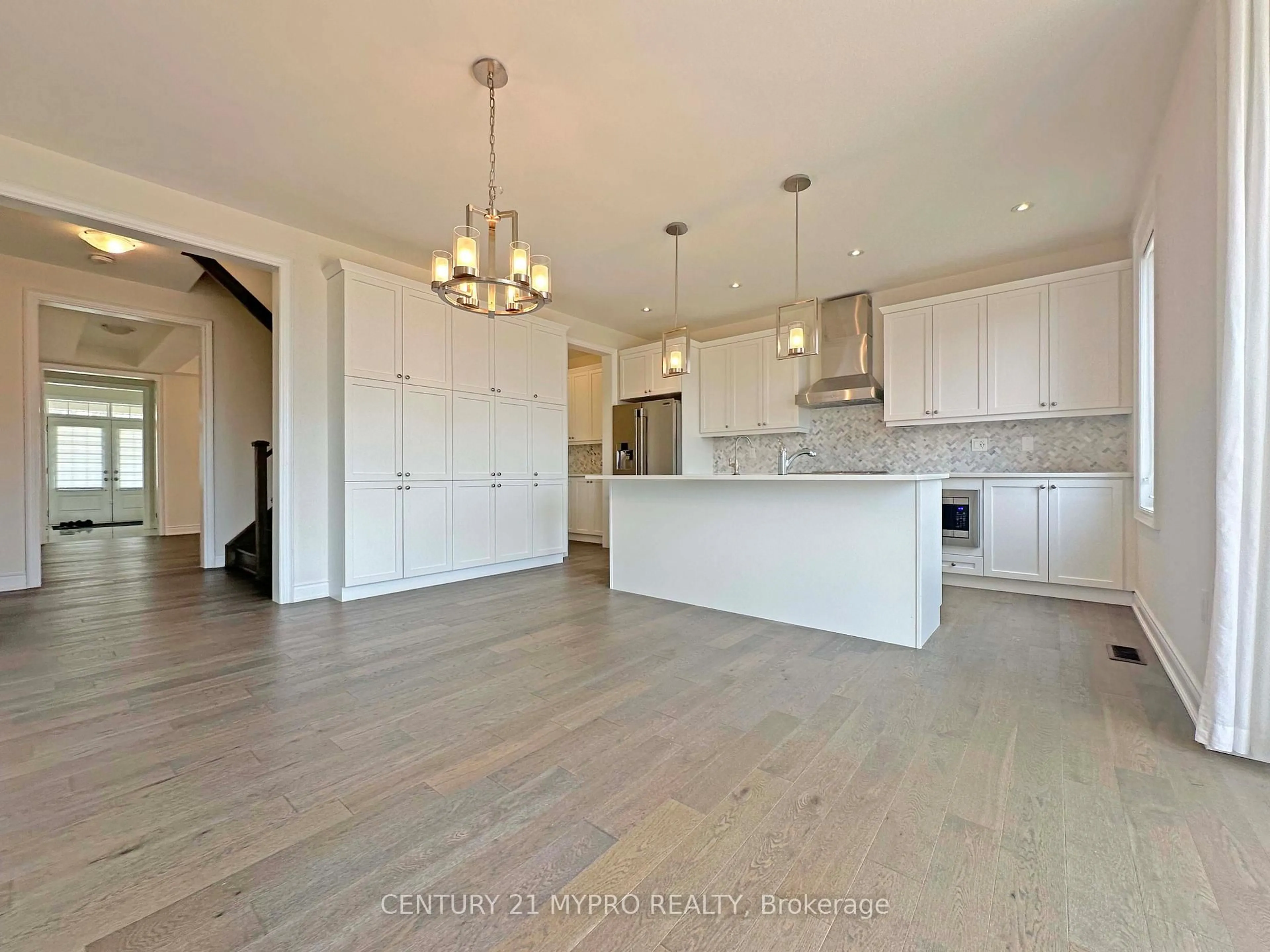 Open concept kitchen, unknown for 401 Seaview Hts, East Gwillimbury Ontario L9N 0Y4