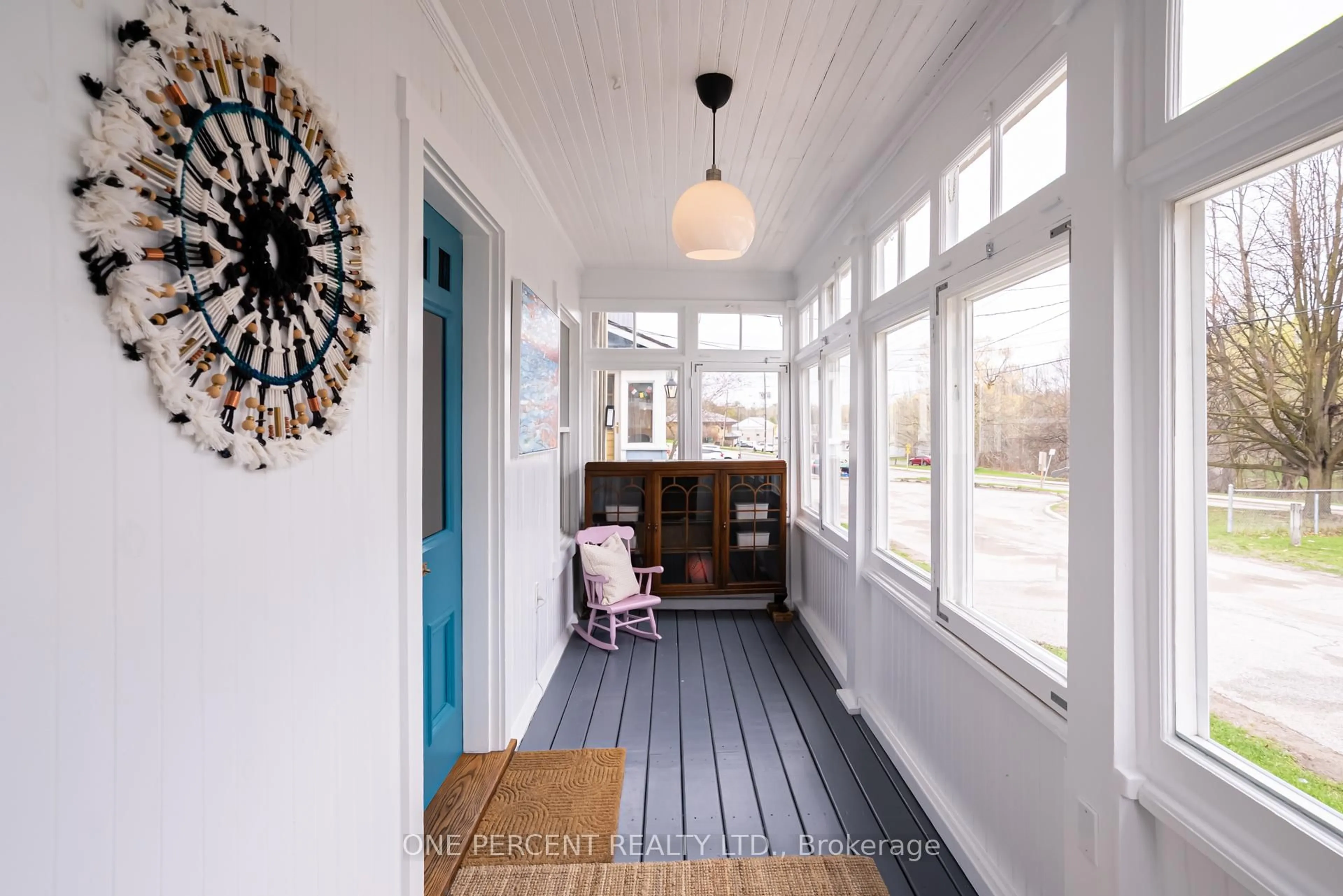 Indoor entryway for 90 Toronto St, Uxbridge Ontario L9P 1C7