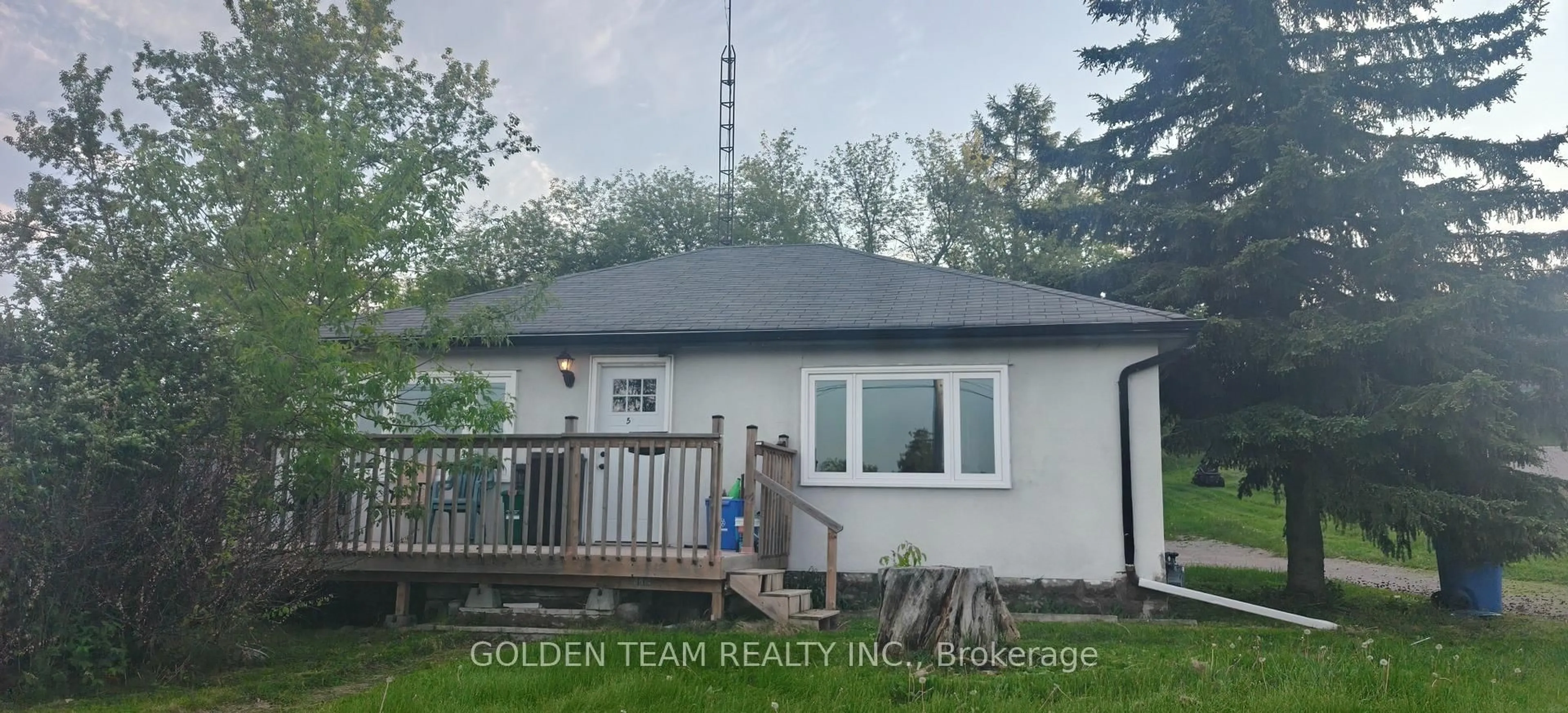 Home with vinyl exterior material, mountain view for 506 The Queensway S, Georgina Ontario L4P 2E4