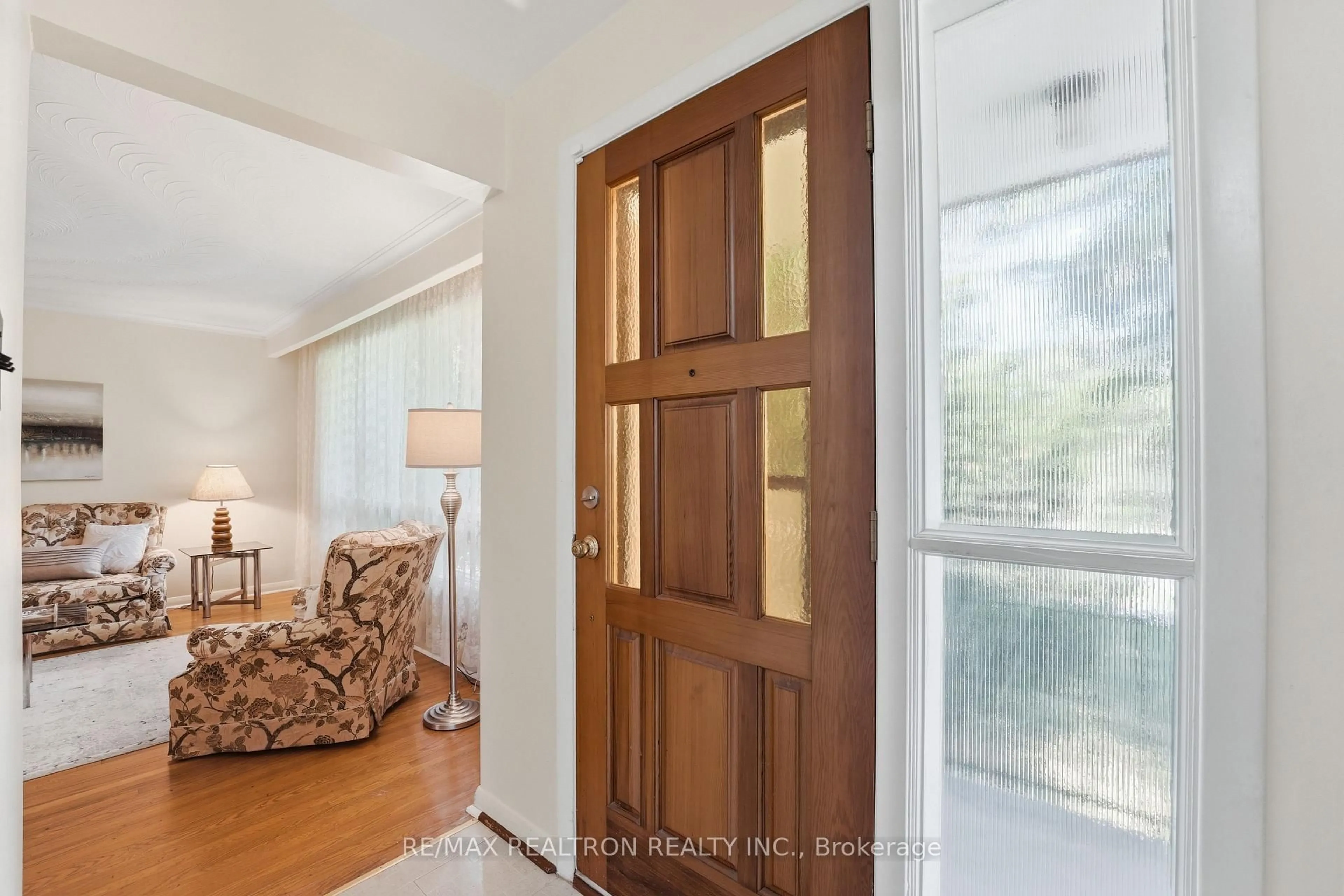Indoor entryway for 13 Kemano Rd, Aurora Ontario L4G 4P9