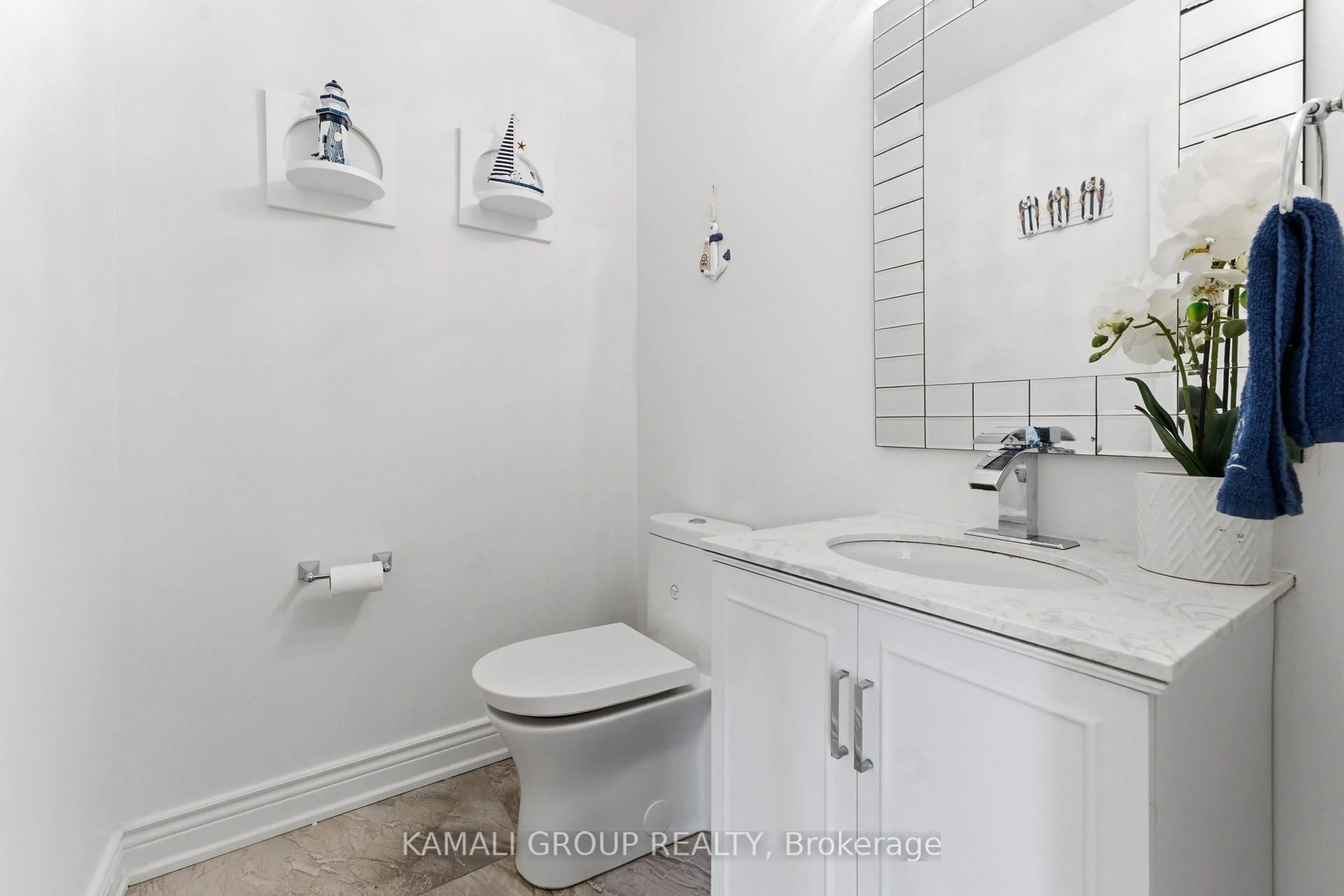 Standard bathroom, ceramic/tile floor for 108 Killian Rd, Vaughan Ontario L6A 1B3
