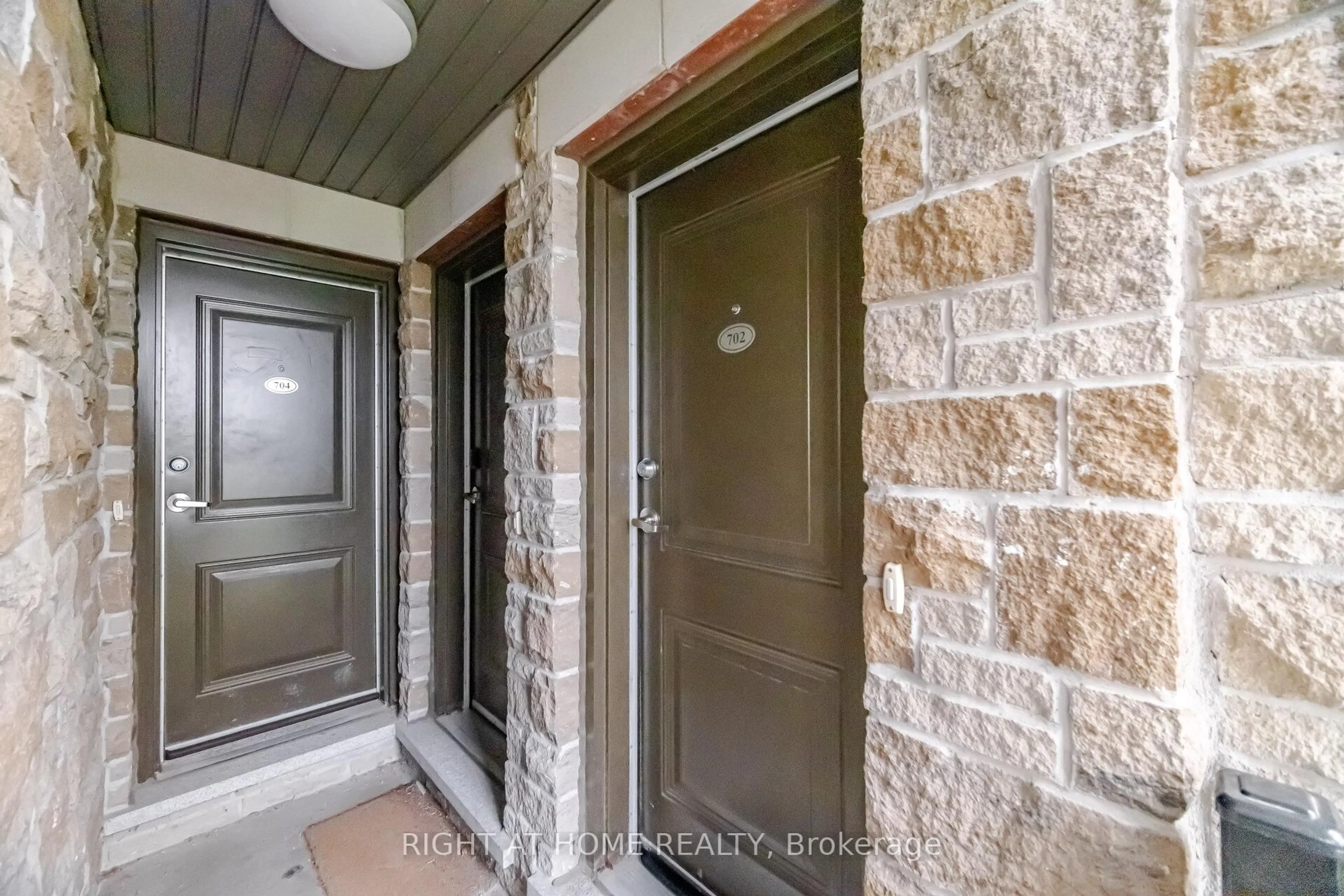 Indoor entryway for 60 Dunsheath Way #702, Markham Ontario L6B 1N3