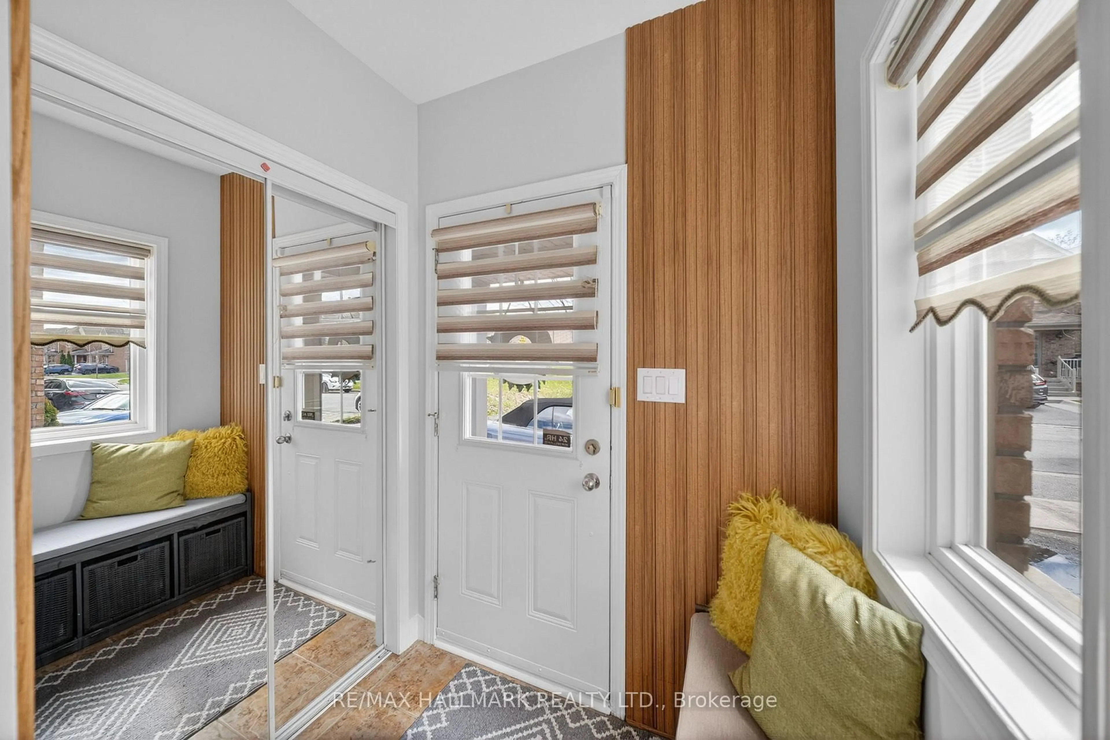 Indoor entryway for 64 Coranto Way, Vaughan Ontario L4H 3L9
