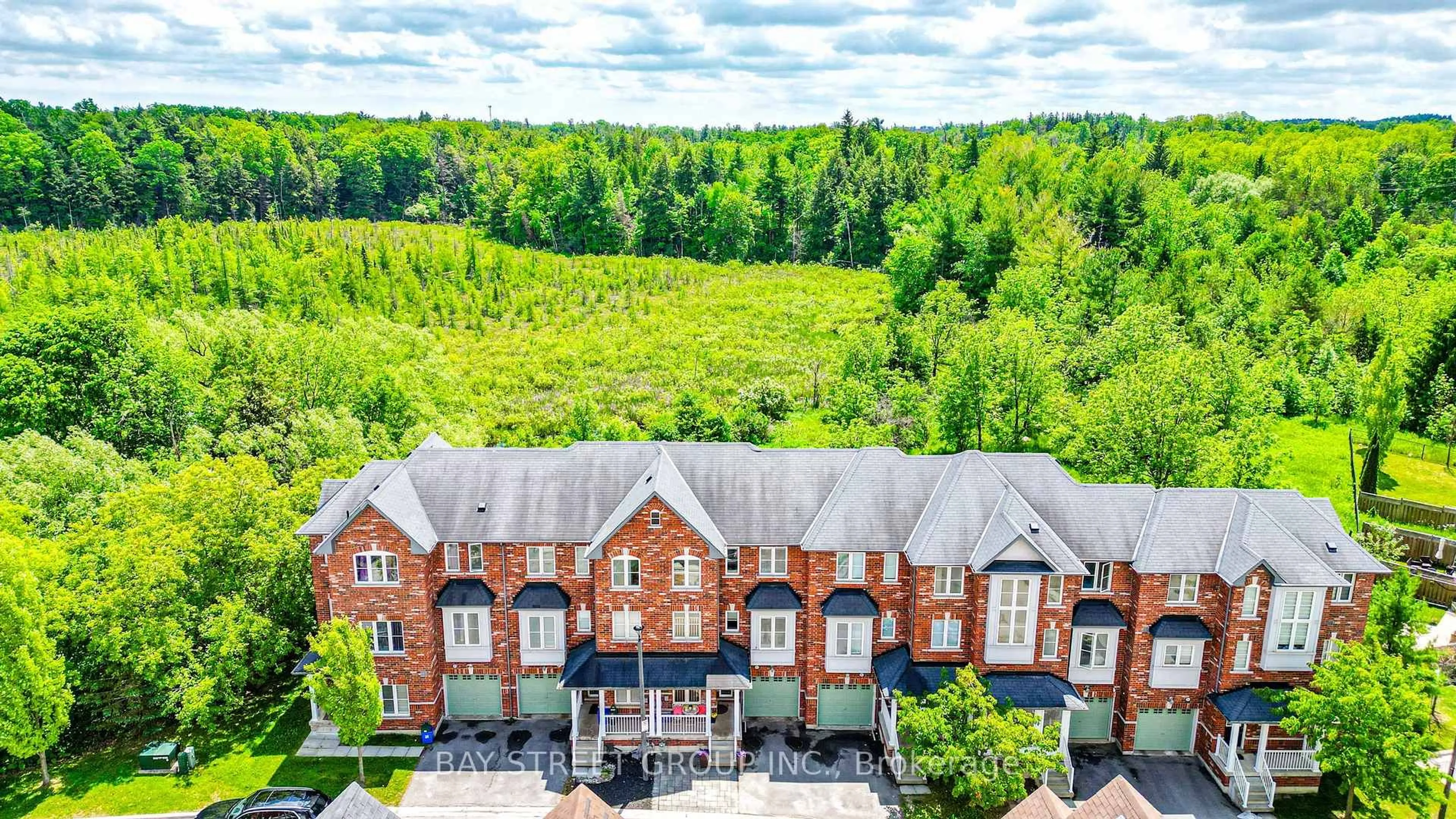 A pic from outside/outdoor area/front of a property/back of a property/a pic from drone, unknown for 15 Old Colony Rd ##89, Richmond Hill Ontario L4E 4L4