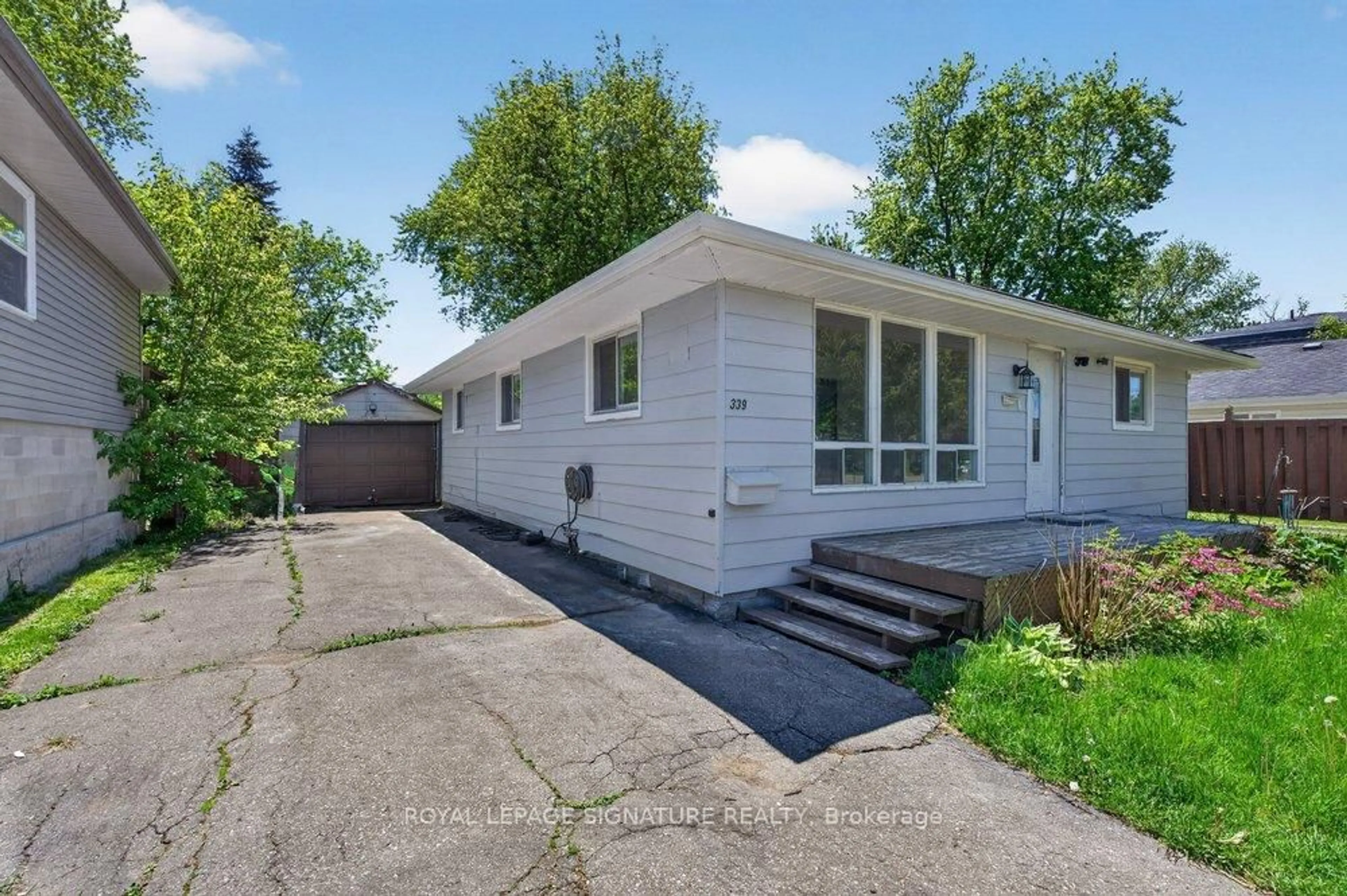 Home with vinyl exterior material, street for 339 Tampa Dr, Georgina Ontario L4P 3A3