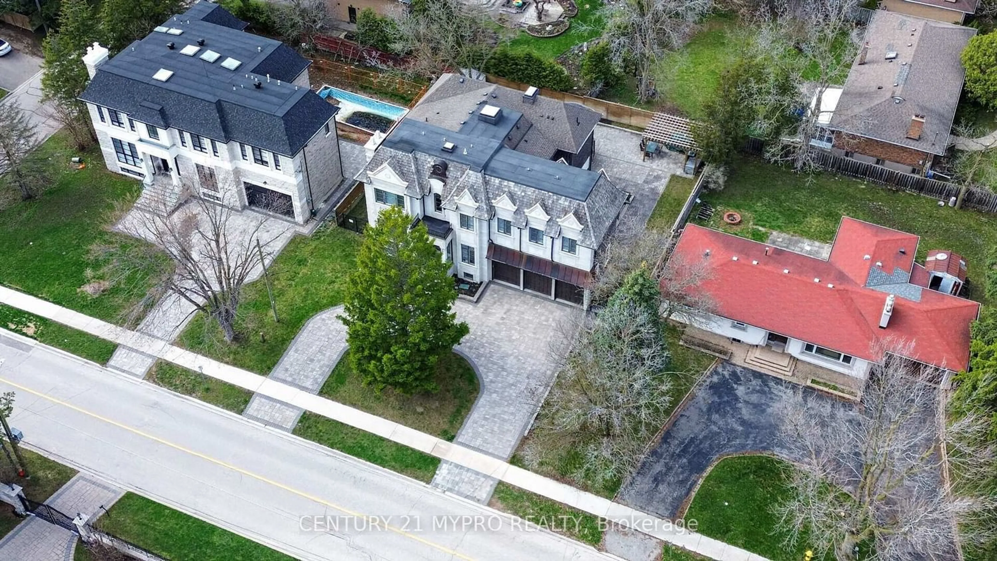 A pic from outside/outdoor area/front of a property/back of a property/a pic from drone, street for 20 Uplands Ave, Vaughan Ontario L4J 1J9