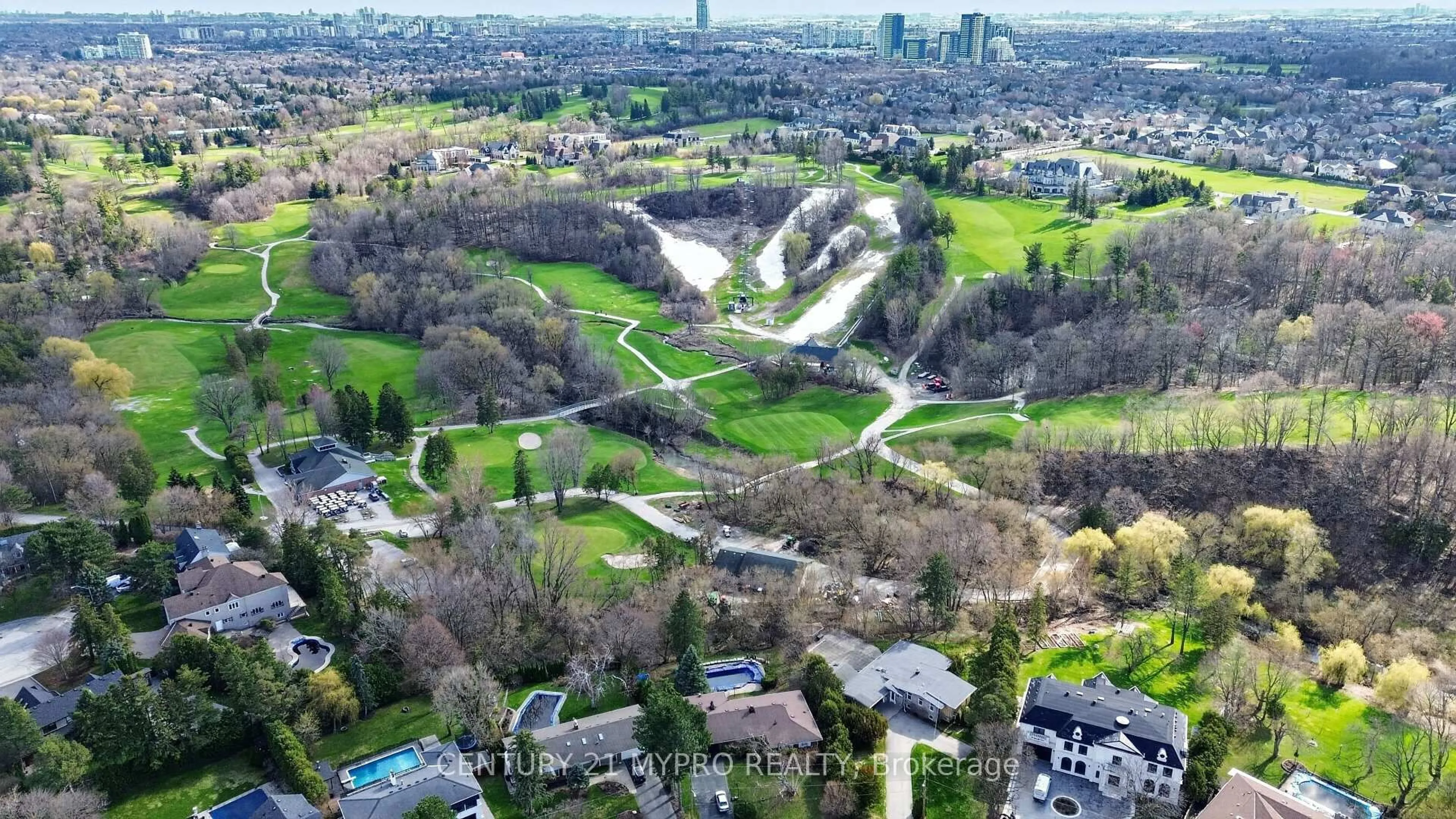 A pic from outside/outdoor area/front of a property/back of a property/a pic from drone, street for 20 Uplands Ave, Vaughan Ontario L4J 1J9