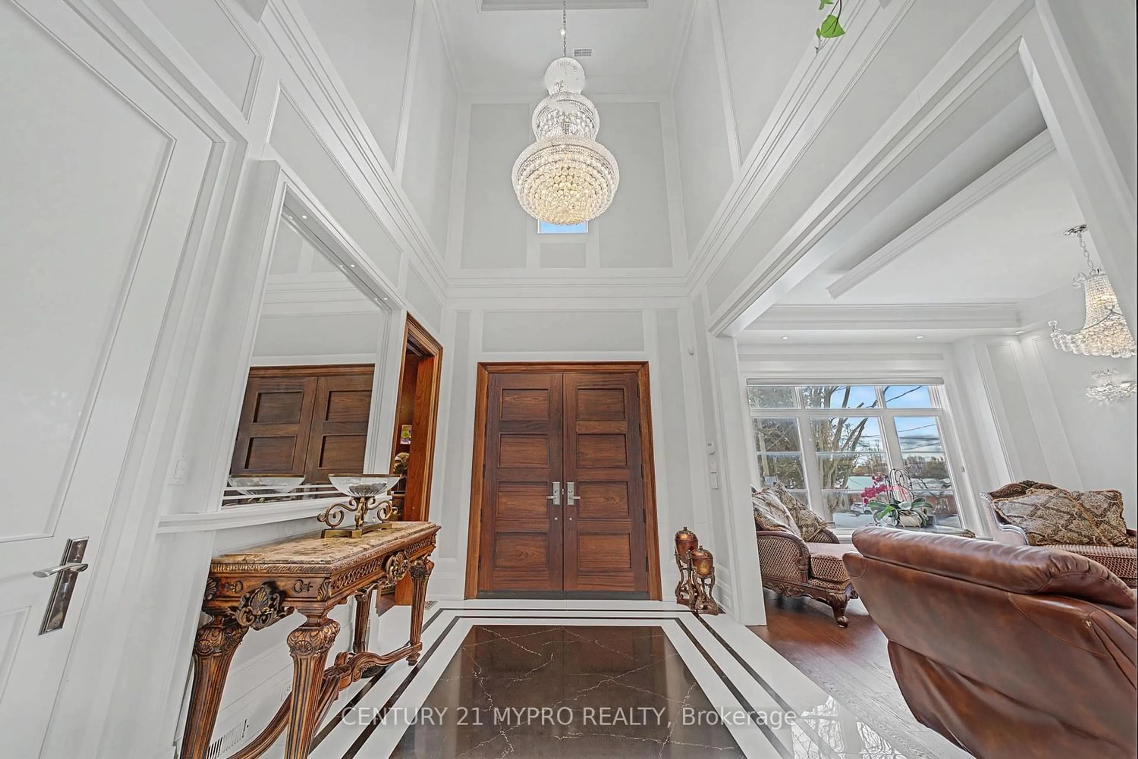 Indoor entryway for 20 Uplands Ave, Vaughan Ontario L4J 1J9