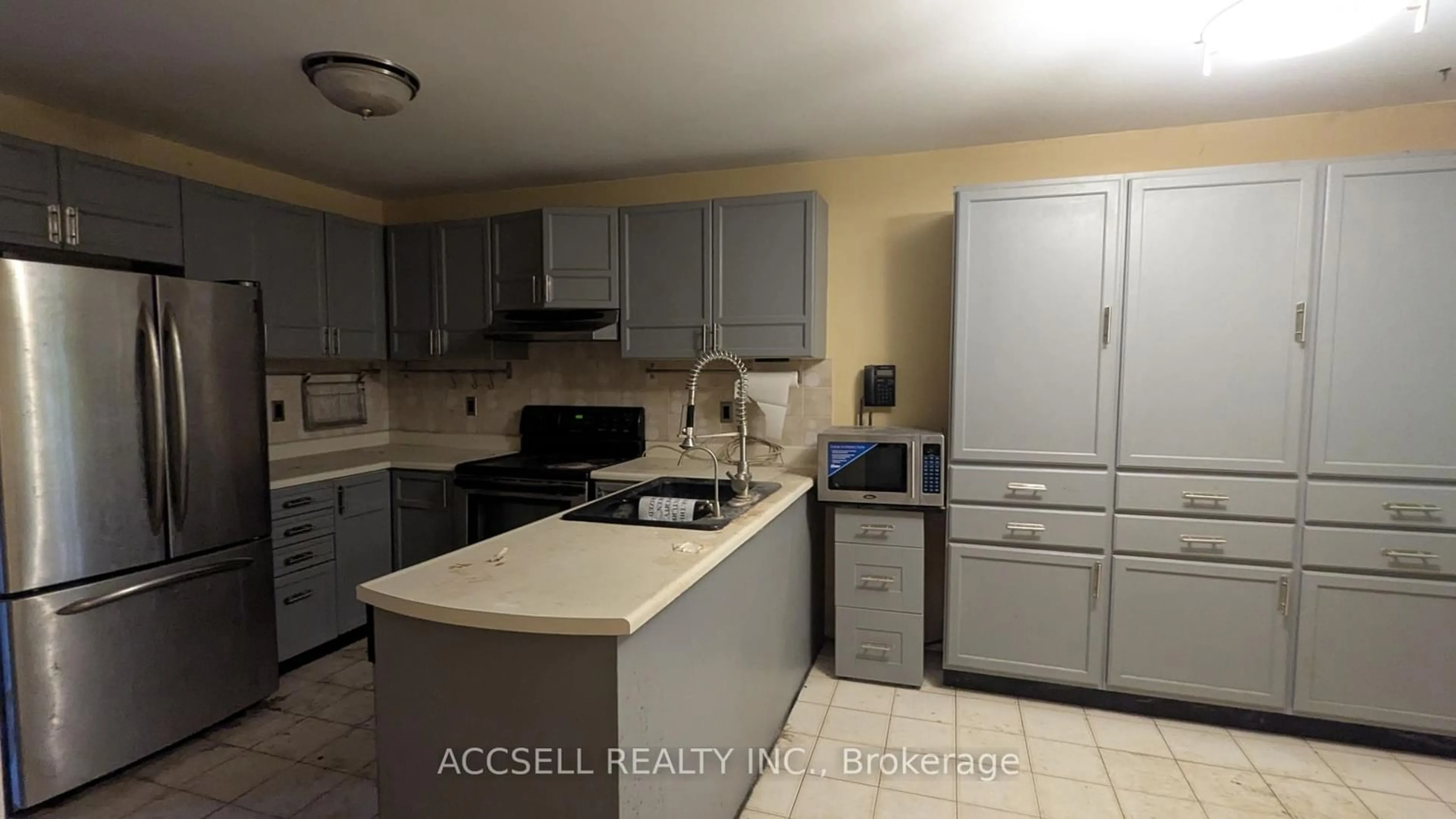 Standard kitchen, ceramic/tile floor for 19 Joseph Aaron Blvd, Vaughan Ontario L4J 6J2