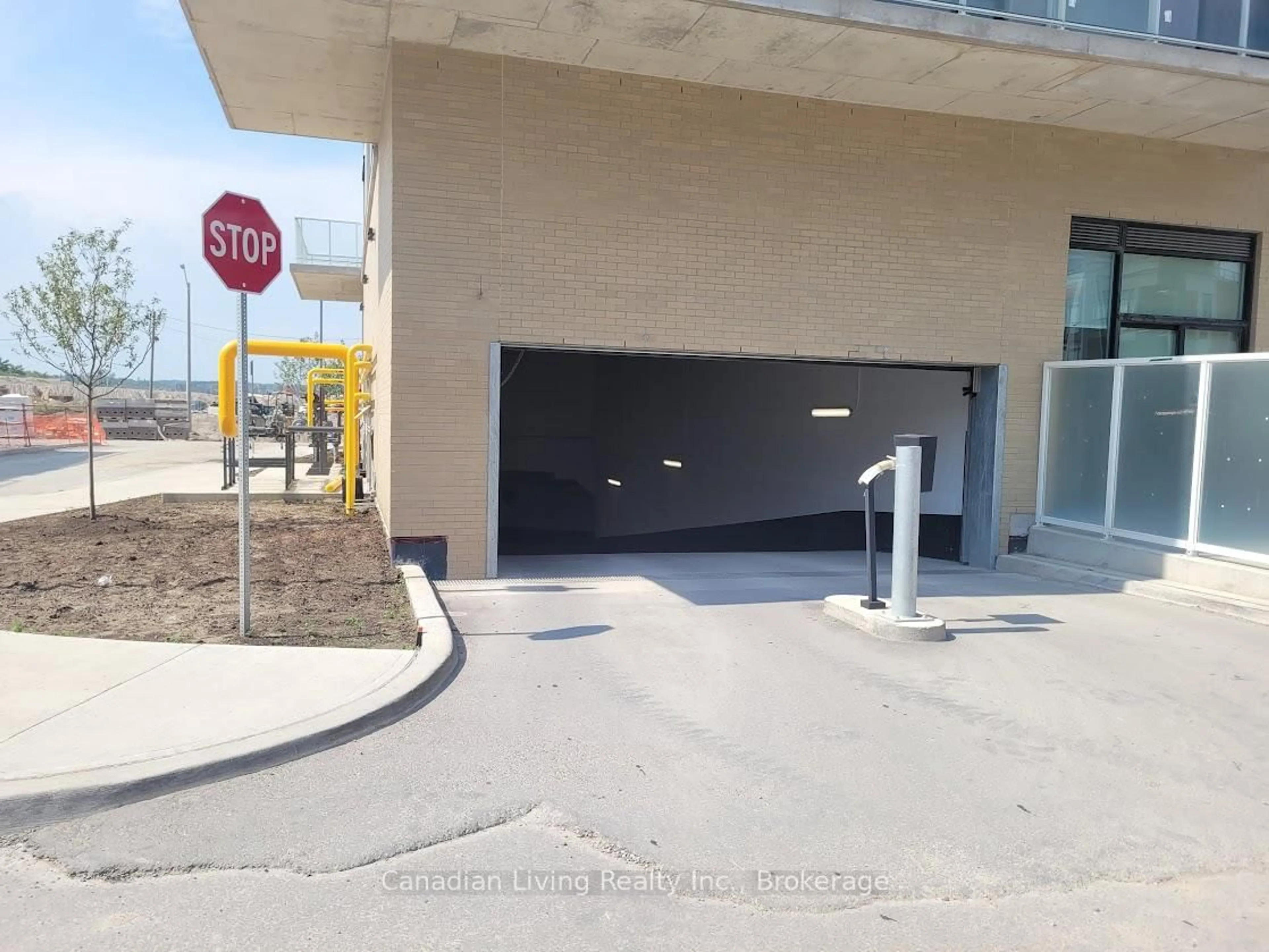 Unknown for 2 David Eyer Rd #825, Richmond Hill Ontario L4S 1M4
