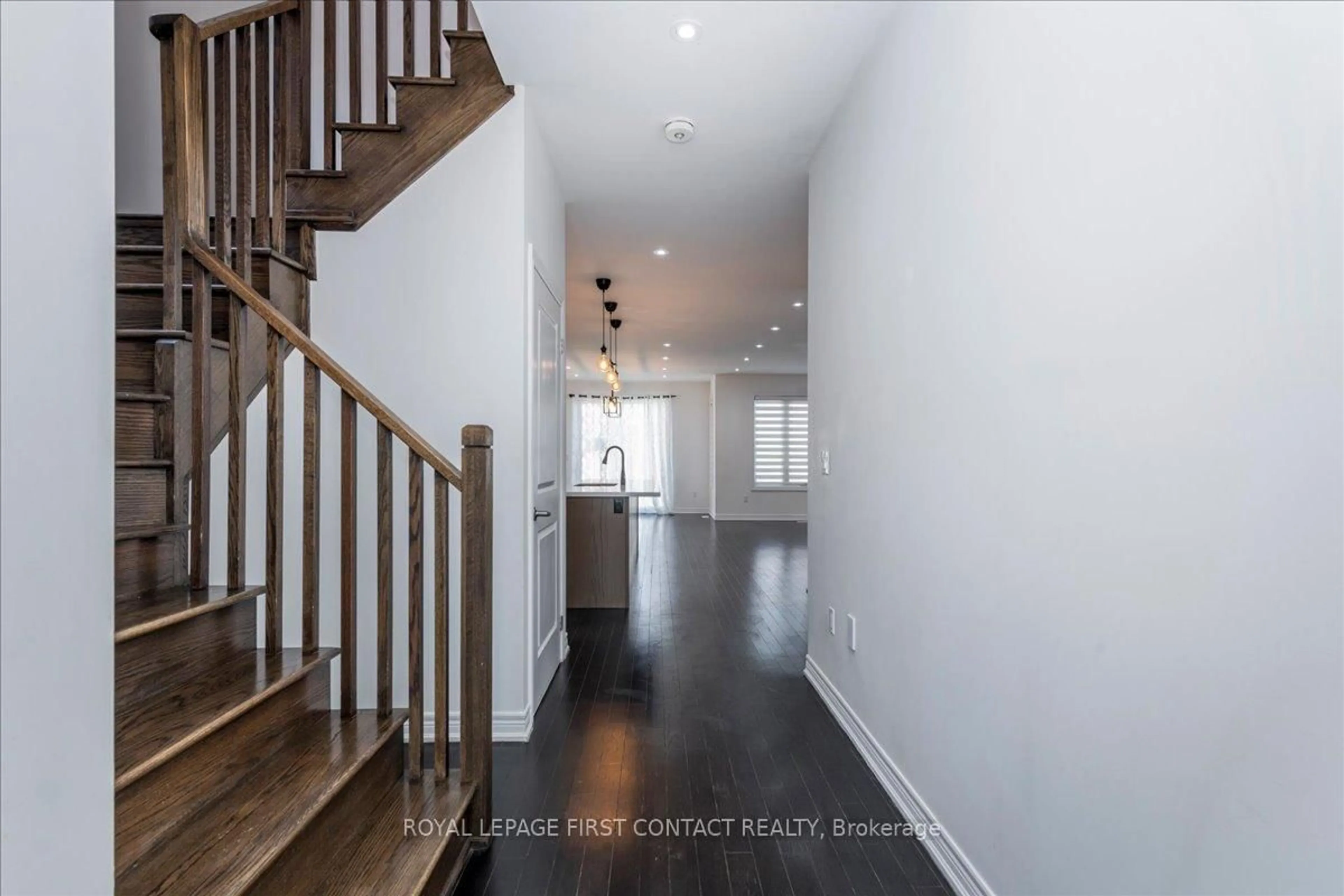 Indoor entryway for 1961 Mcneil St, Innisfil Ontario L9S 0N8