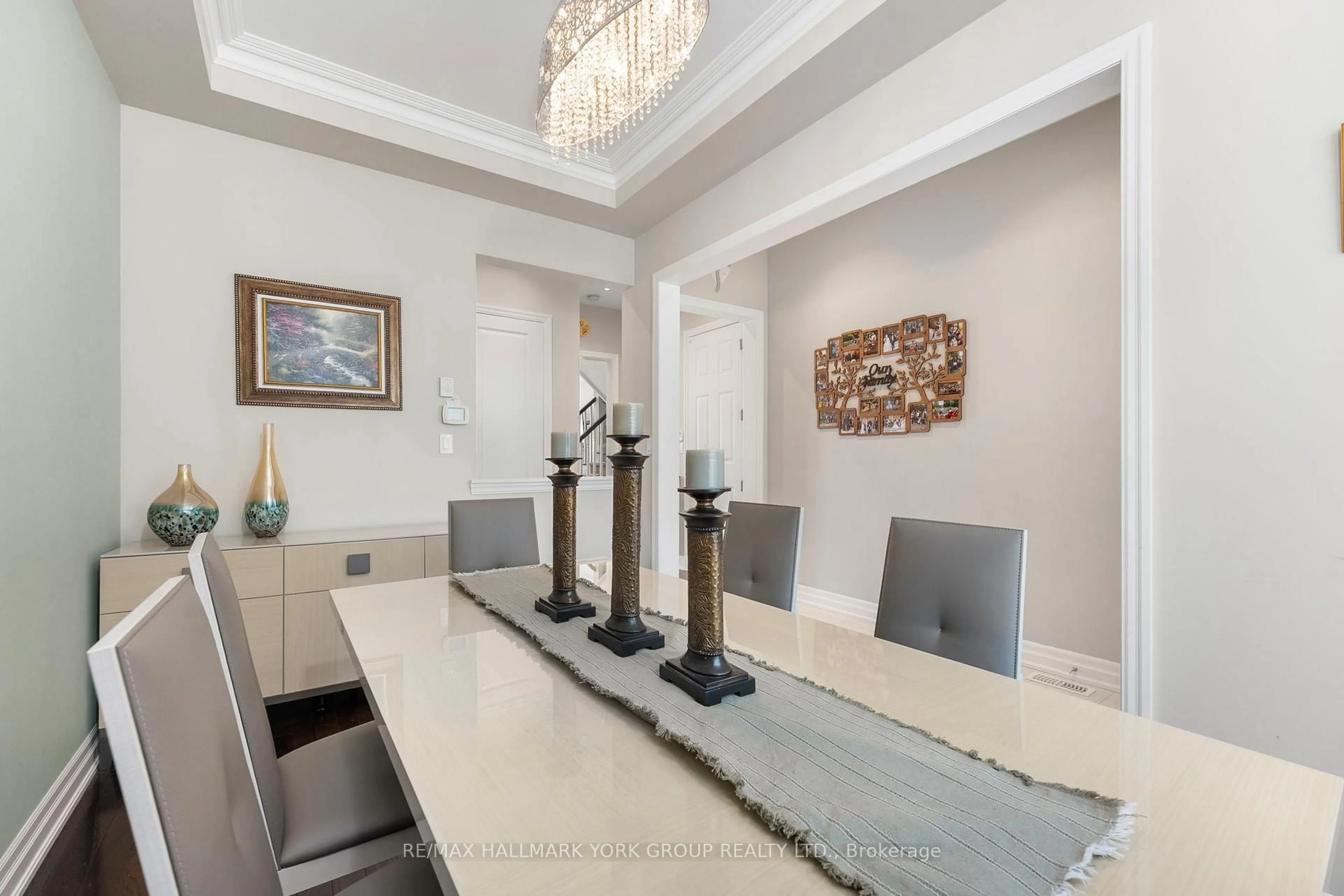 Dining room, unknown for 45 Robert Berry Cres, King Ontario L7B 1L6