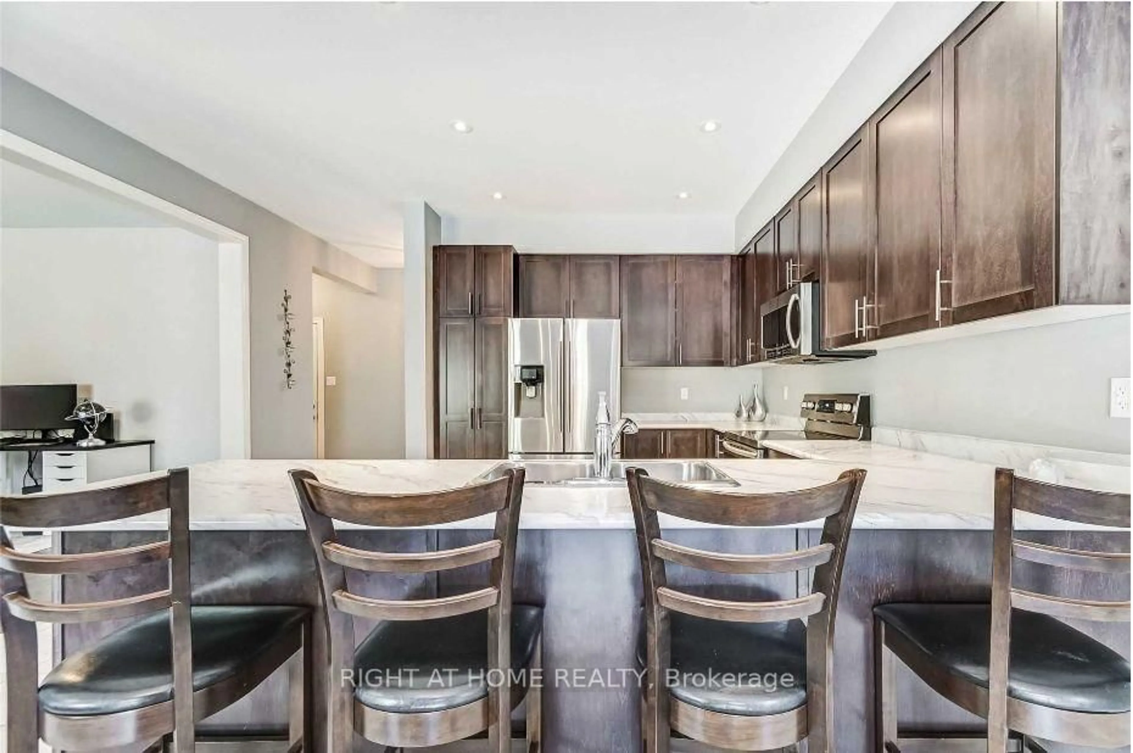 Contemporary kitchen, unknown for 62 Prosser Cres, Georgina Ontario L0E 1R0