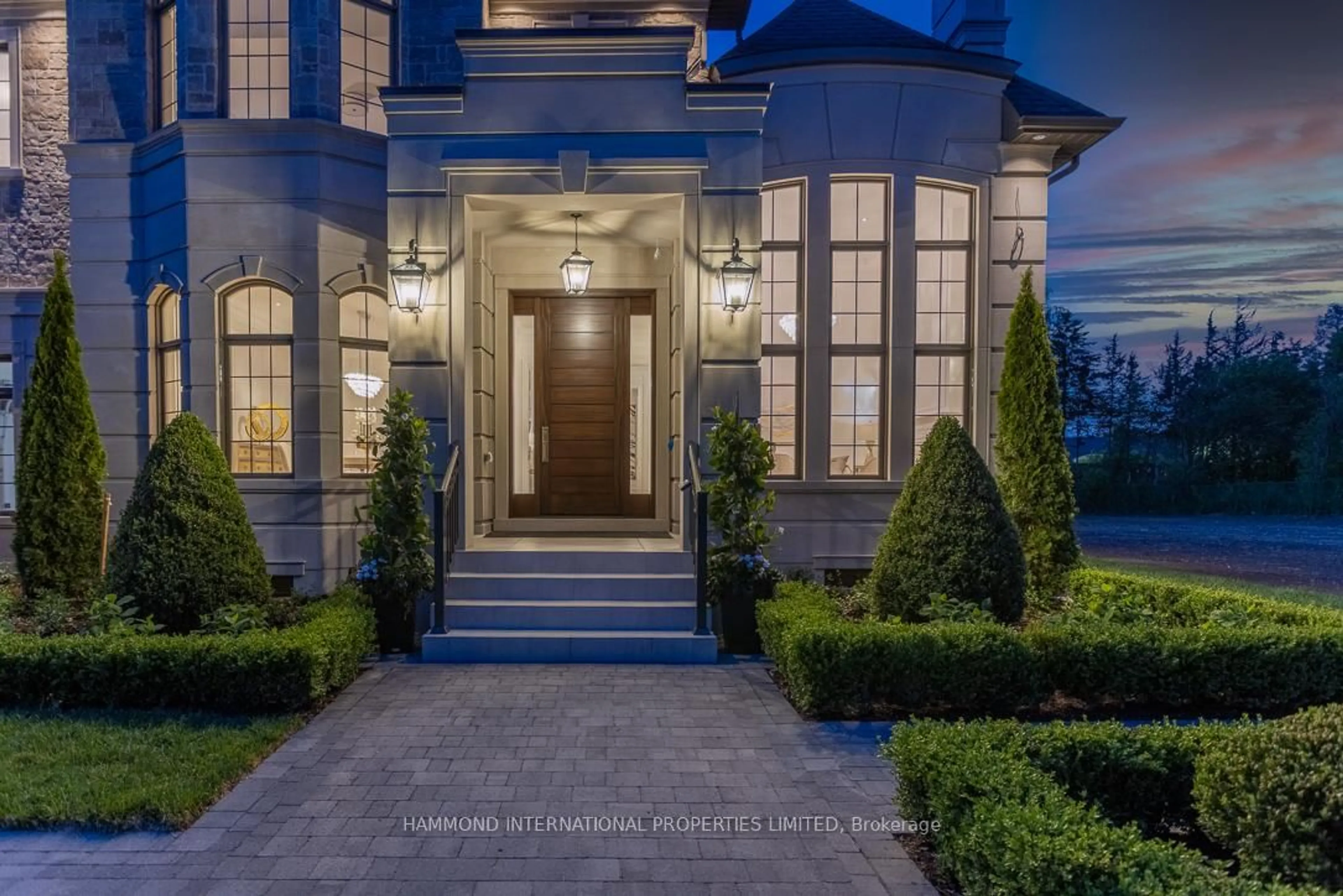 Indoor entryway for 18 Denham Dr, Richmond Hill Ontario L4C 6J1