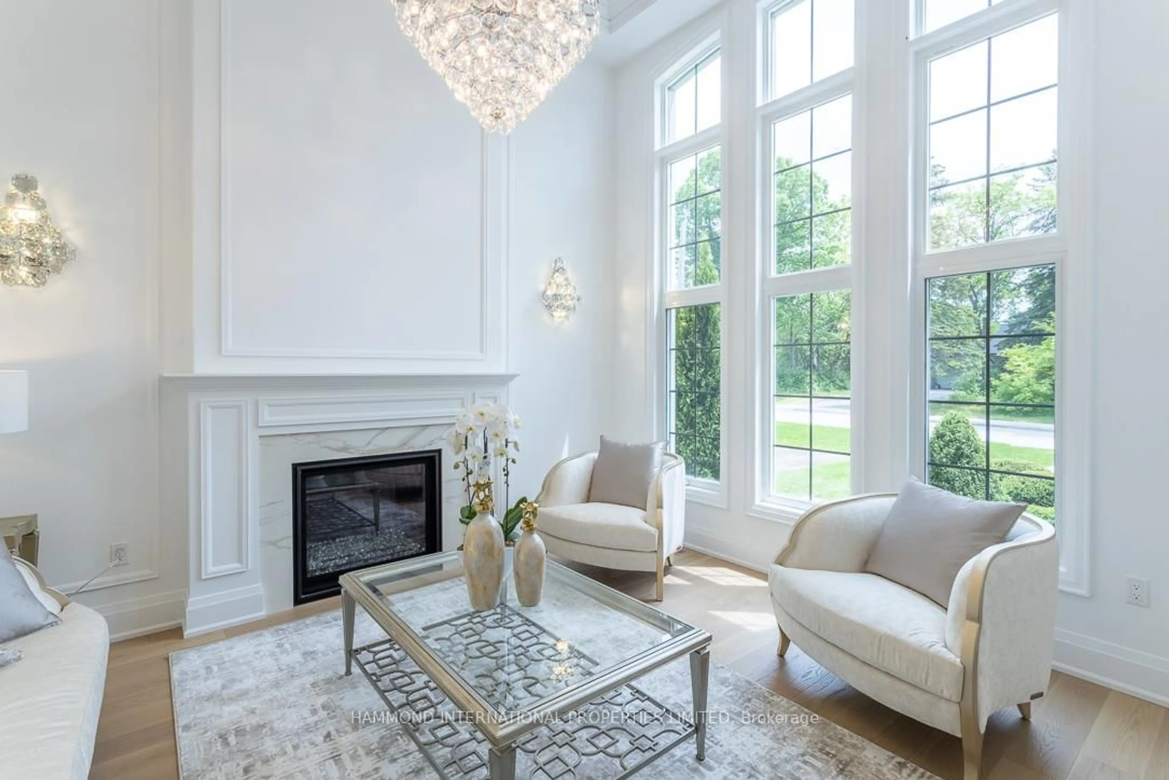 Living room with furniture, unknown for 18 Denham Dr, Richmond Hill Ontario L4C 6J1