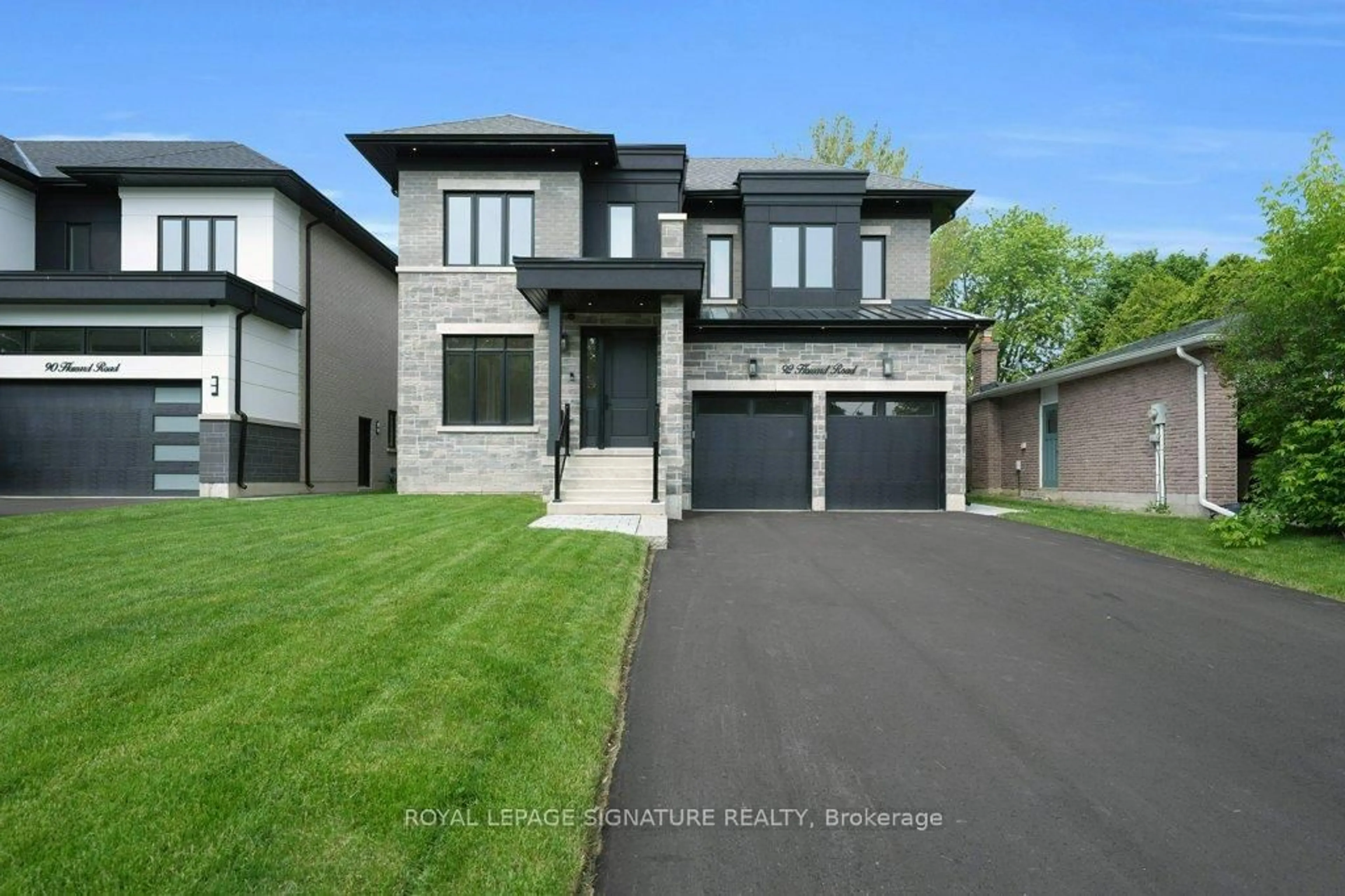 Home with brick exterior material, street for 92 Howard Rd, Newmarket Ontario L3Y 3G7