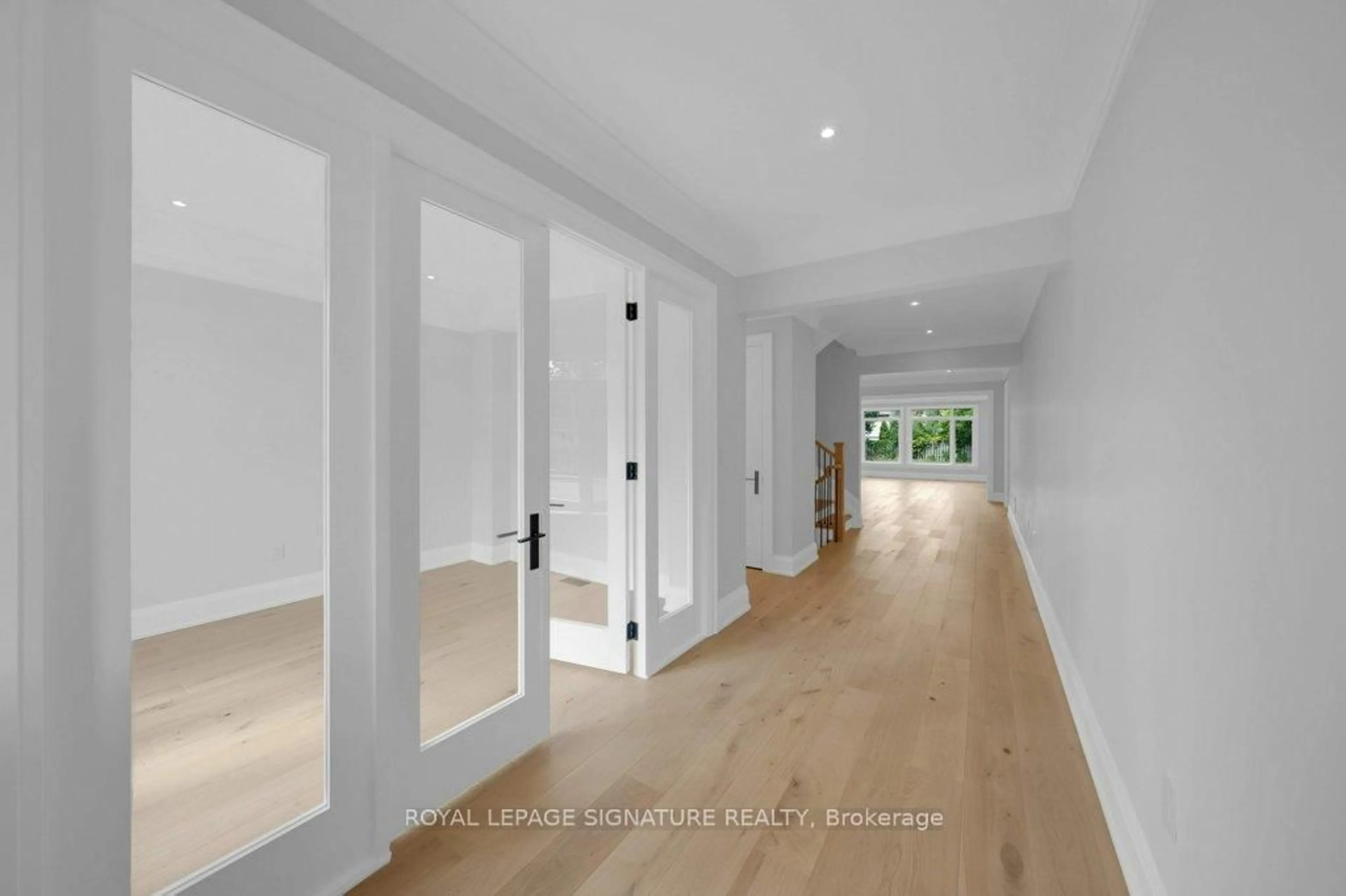 Indoor entryway for 92 Howard Rd, Newmarket Ontario L3Y 3G7